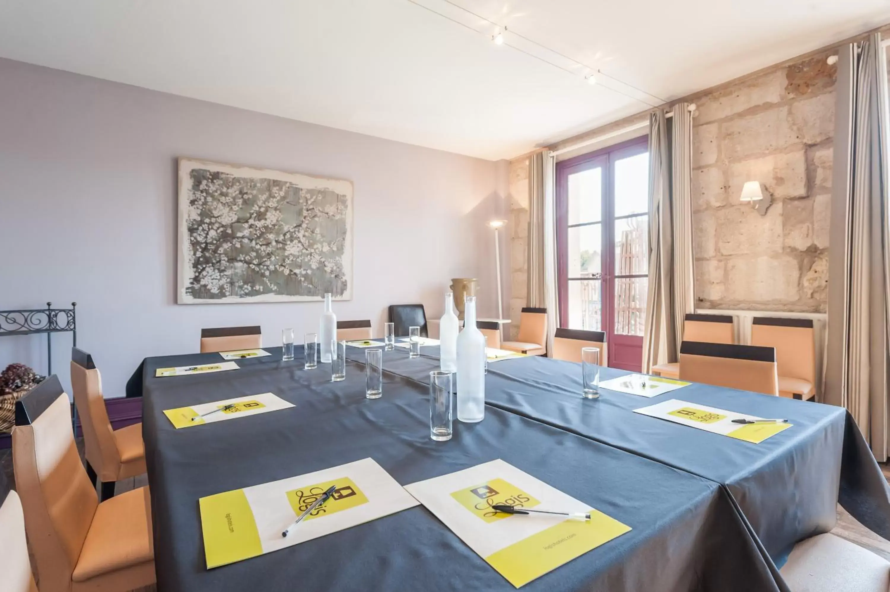 Business Area/Conference Room in Logis Les Glycines
