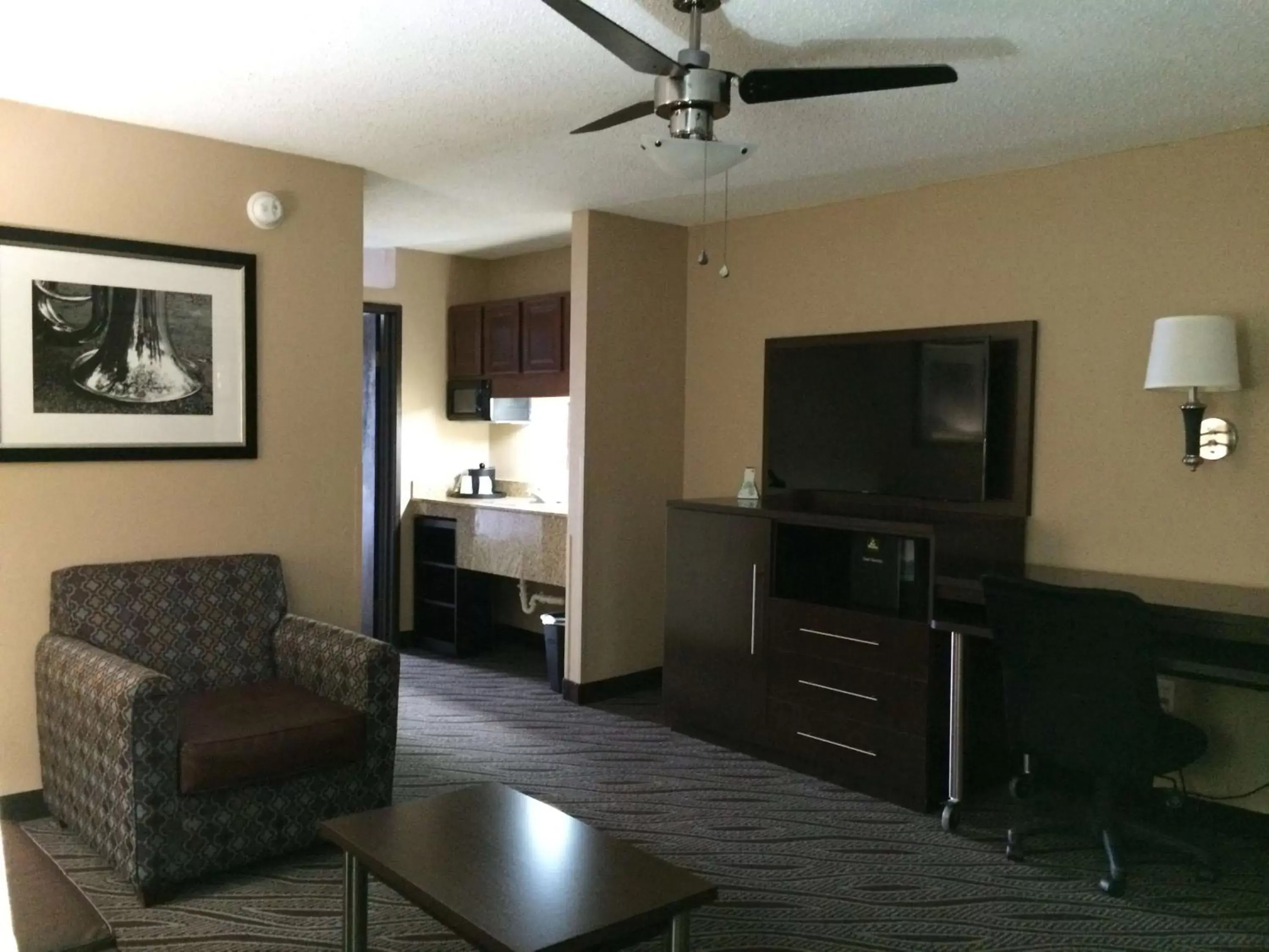 Photo of the whole room in Best Western Plus Galleria Inn & Suites