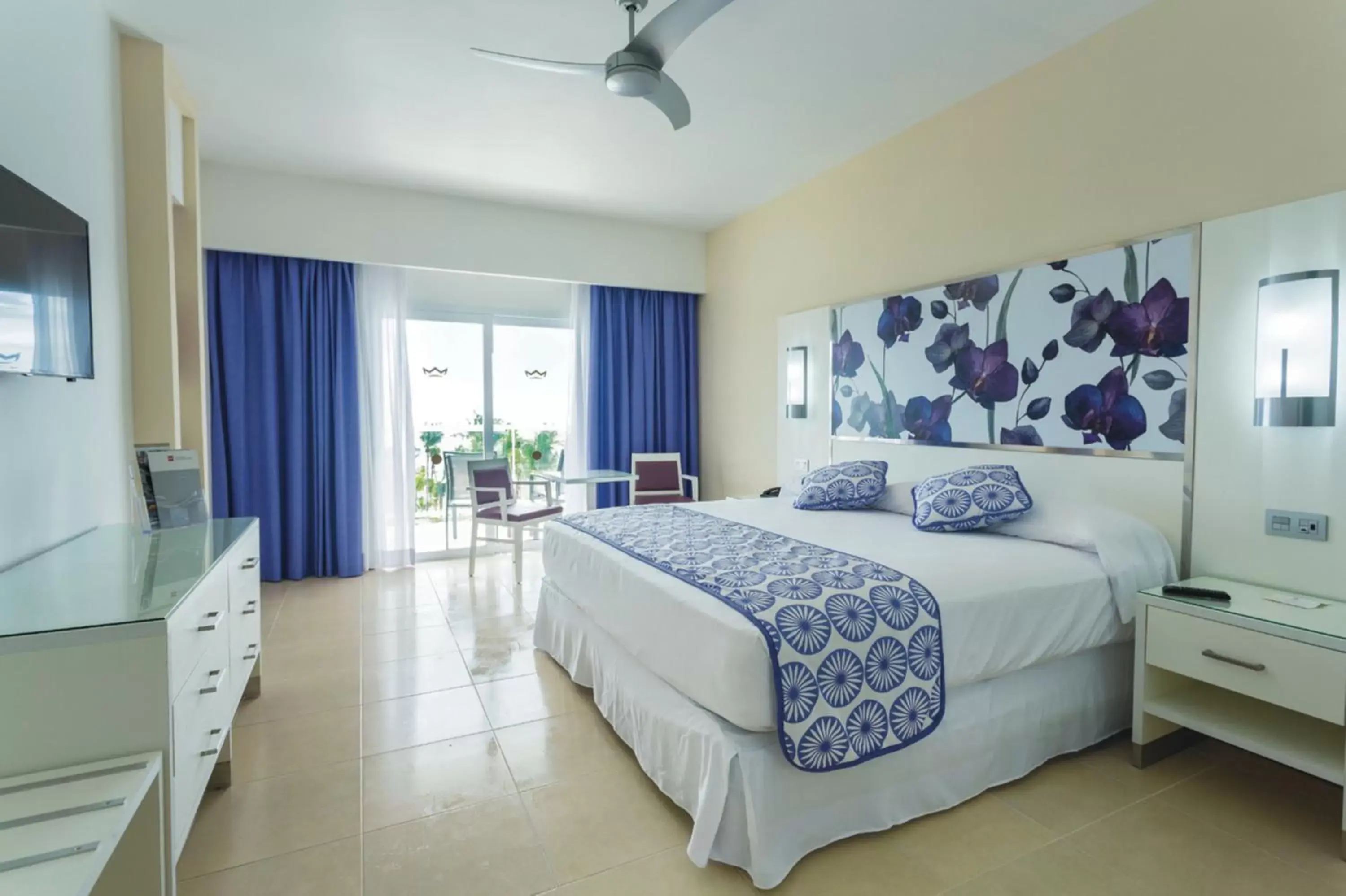 Bed in Riu Playacar - All Inclusive