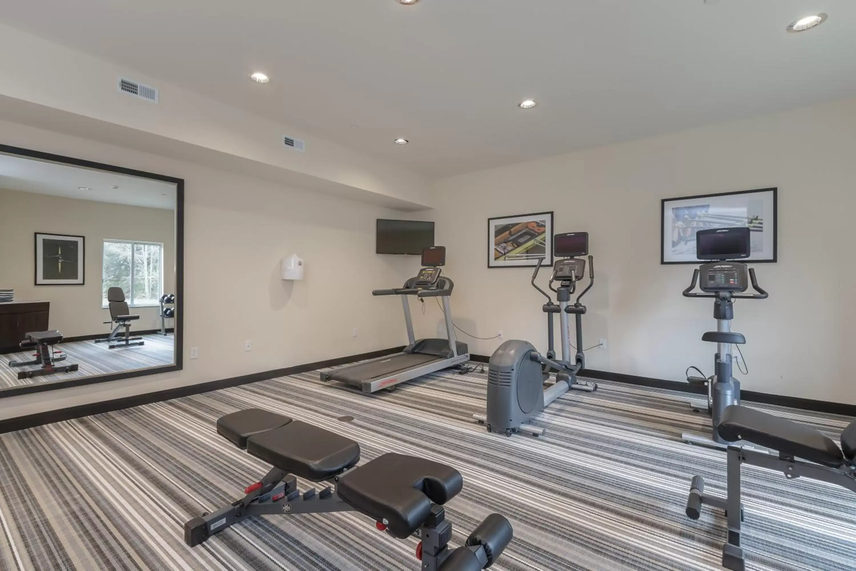 Spa and wellness centre/facilities, Fitness Center/Facilities in Candlewood Suites Mishawaka, an IHG Hotel