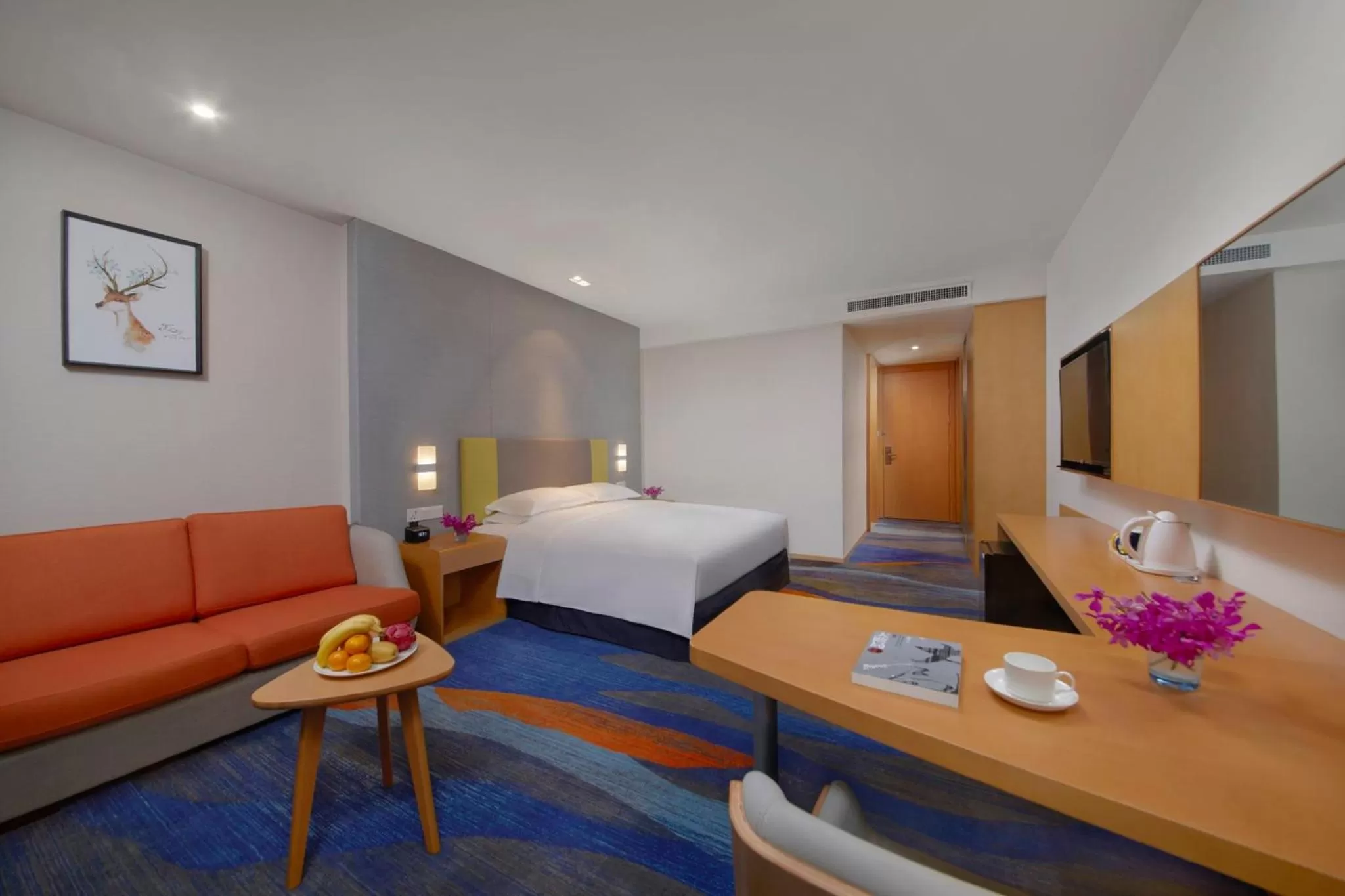 Photo of the whole room, Bed in Holiday Inn Express Zhengzhou Zhengdong by IHG
