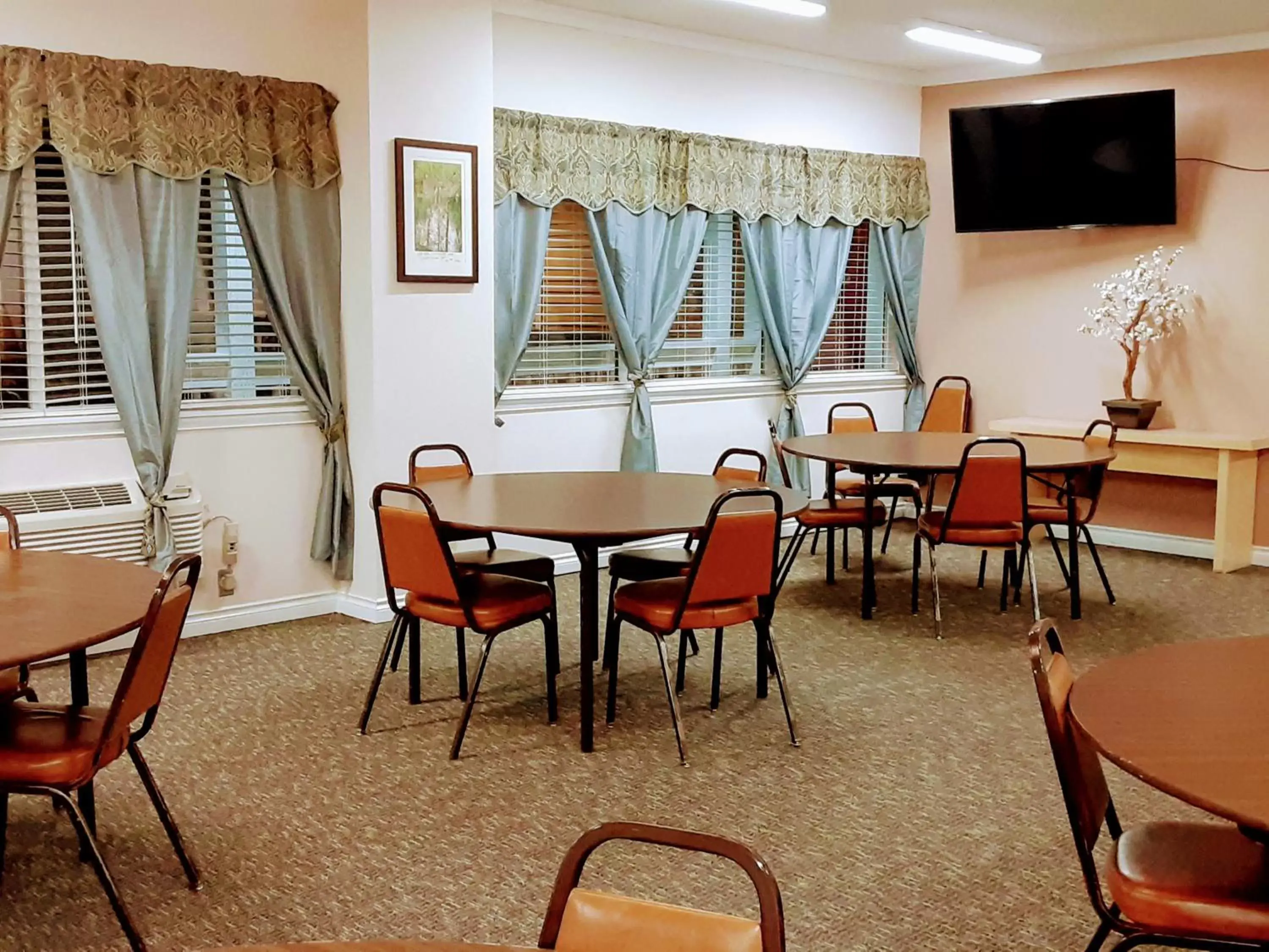Banquet/Function facilities, TV/Entertainment Center in GuestHouse Inn Enumclaw