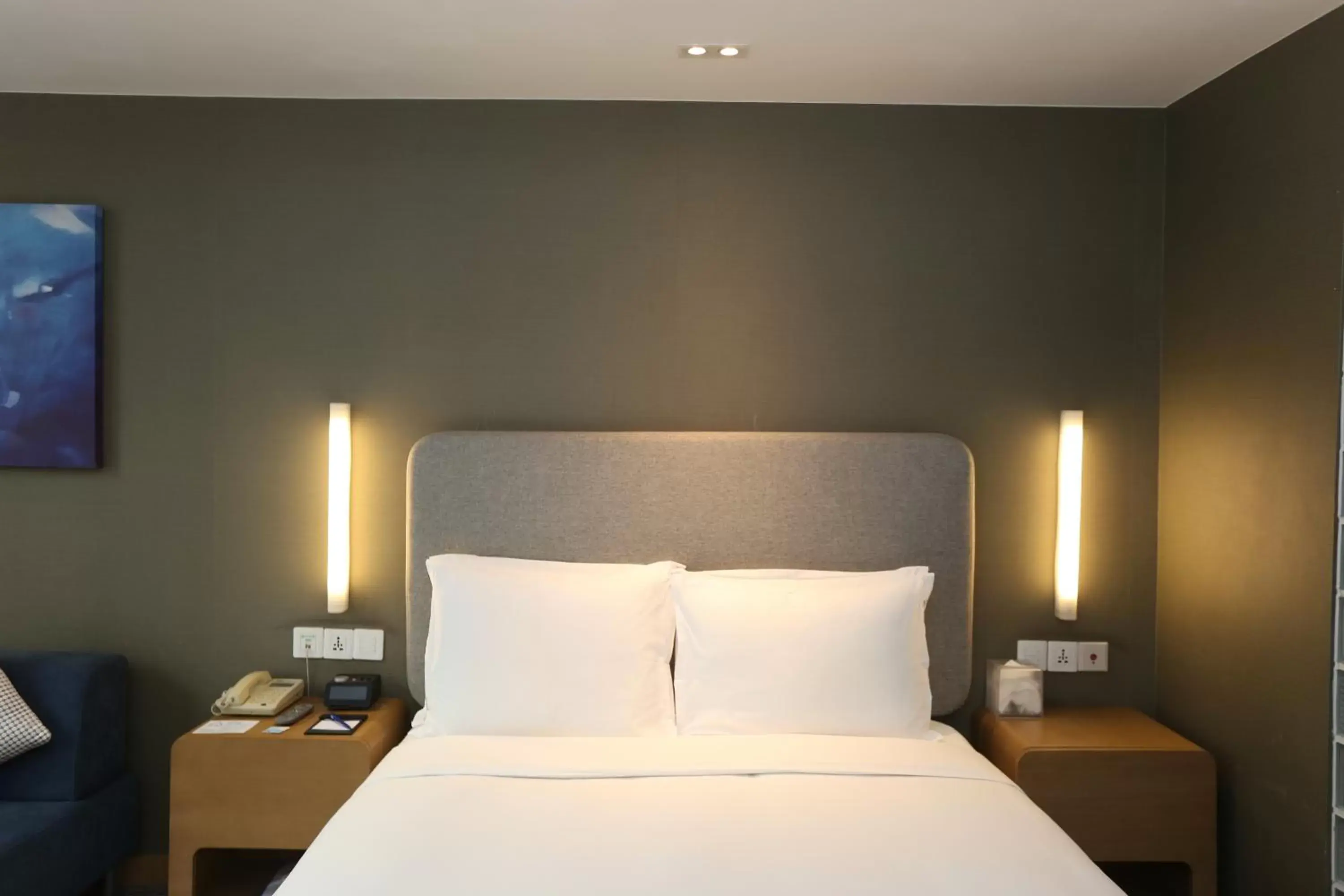 Photo of the whole room, Bed in Holiday Inn Express Shanghai Jinsha, an IHG Hotel