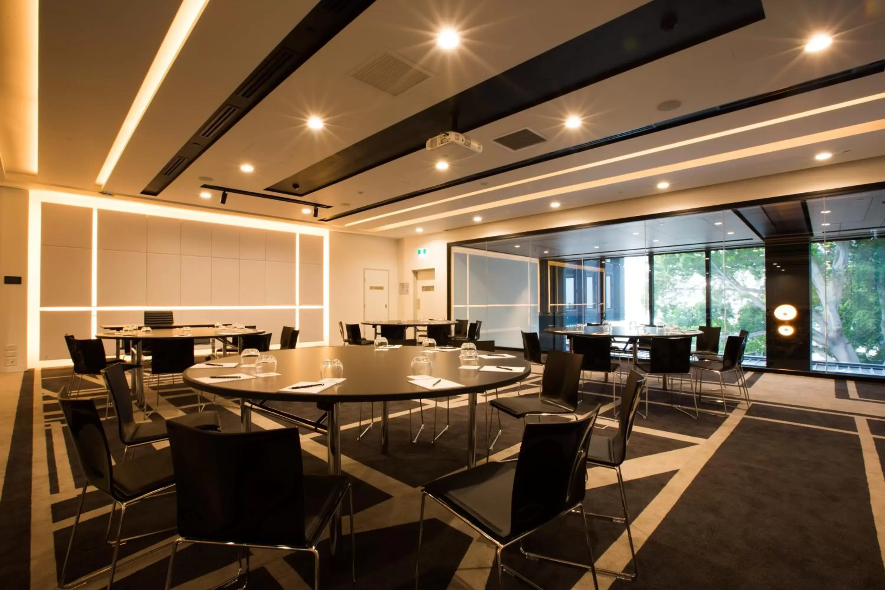 Business facilities, Restaurant/Places to Eat in Pullman Sydney Airport