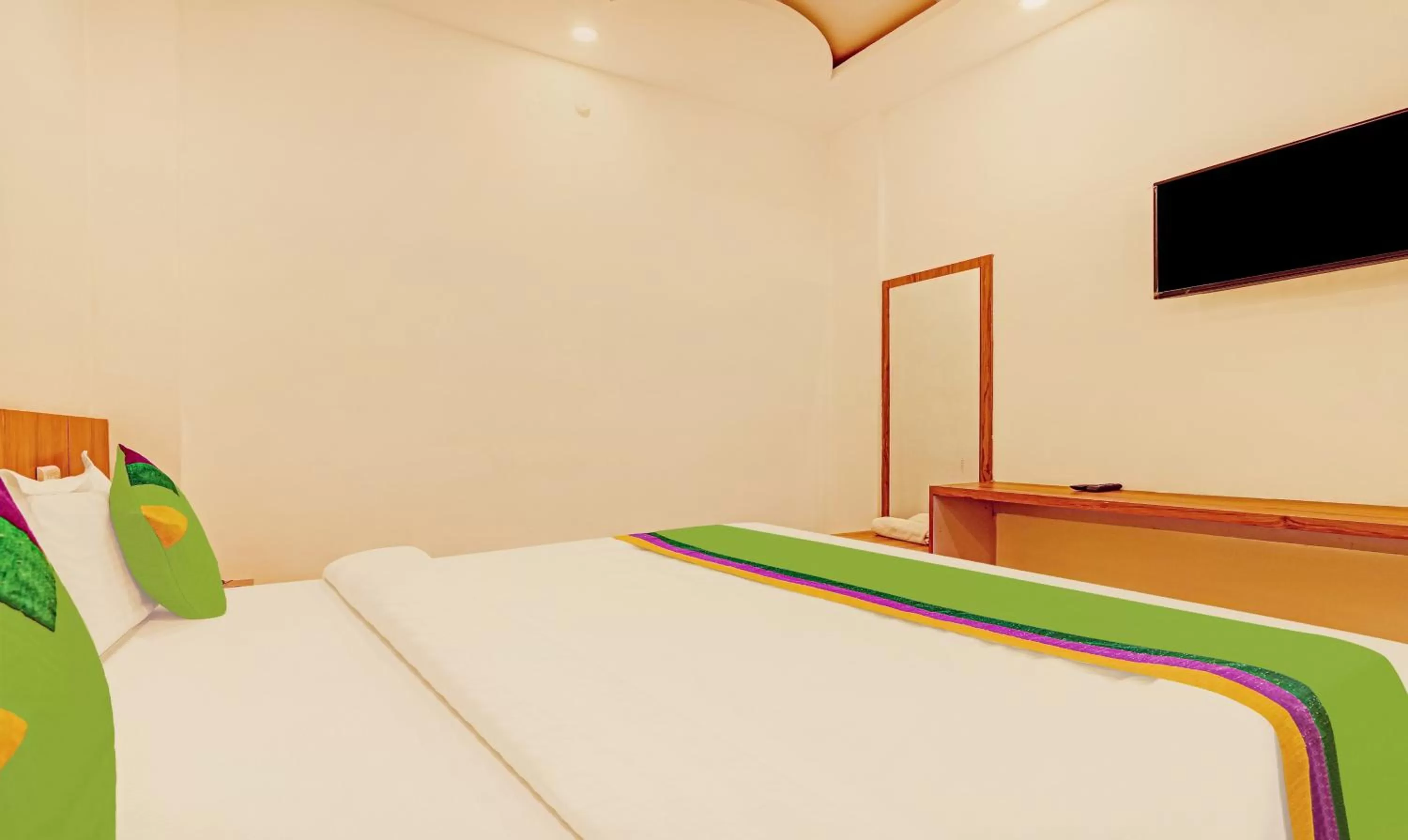 Bed in Treebo Silver Stallion