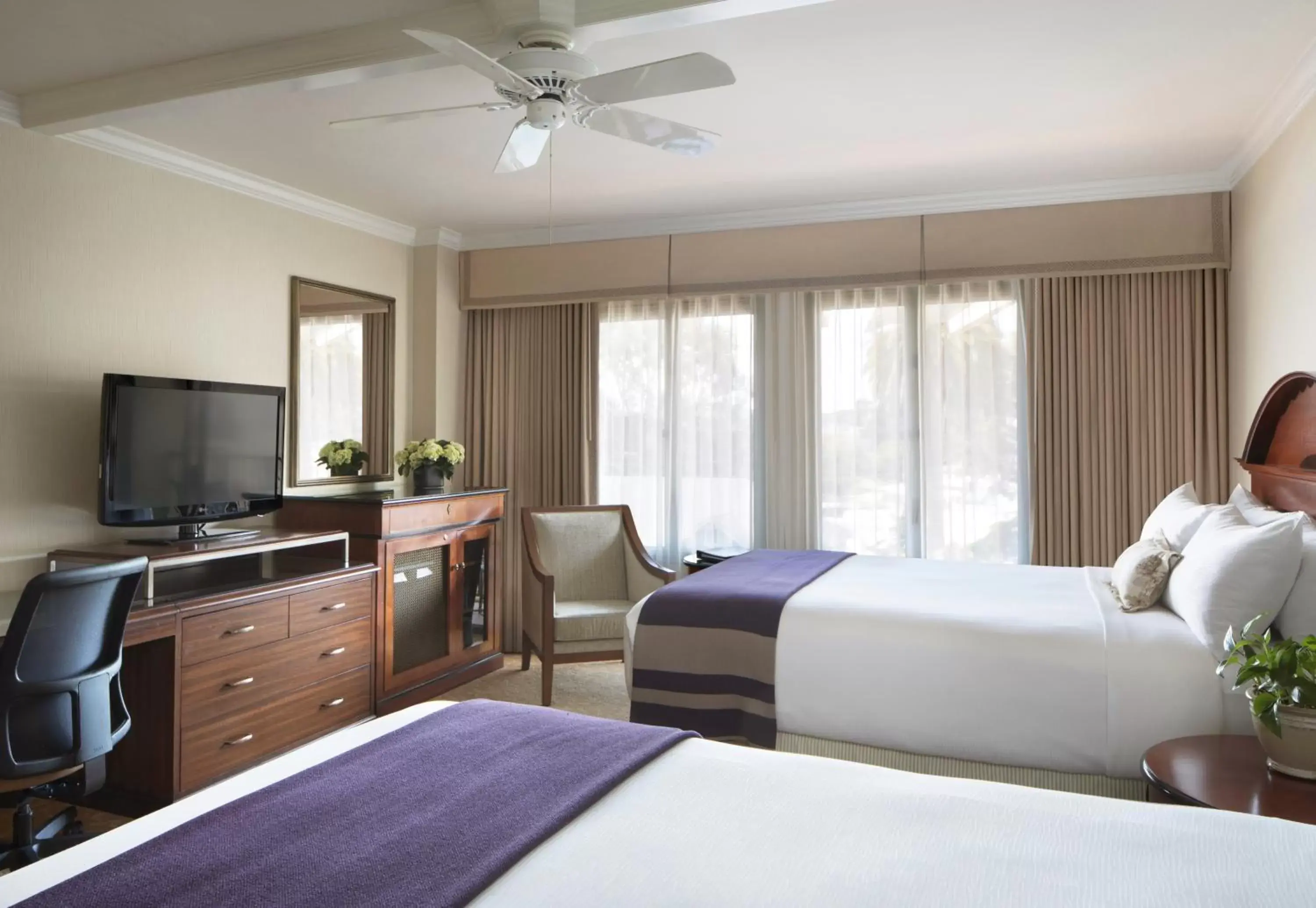 Bedroom, Bed in Monterey Plaza Hotel & Spa