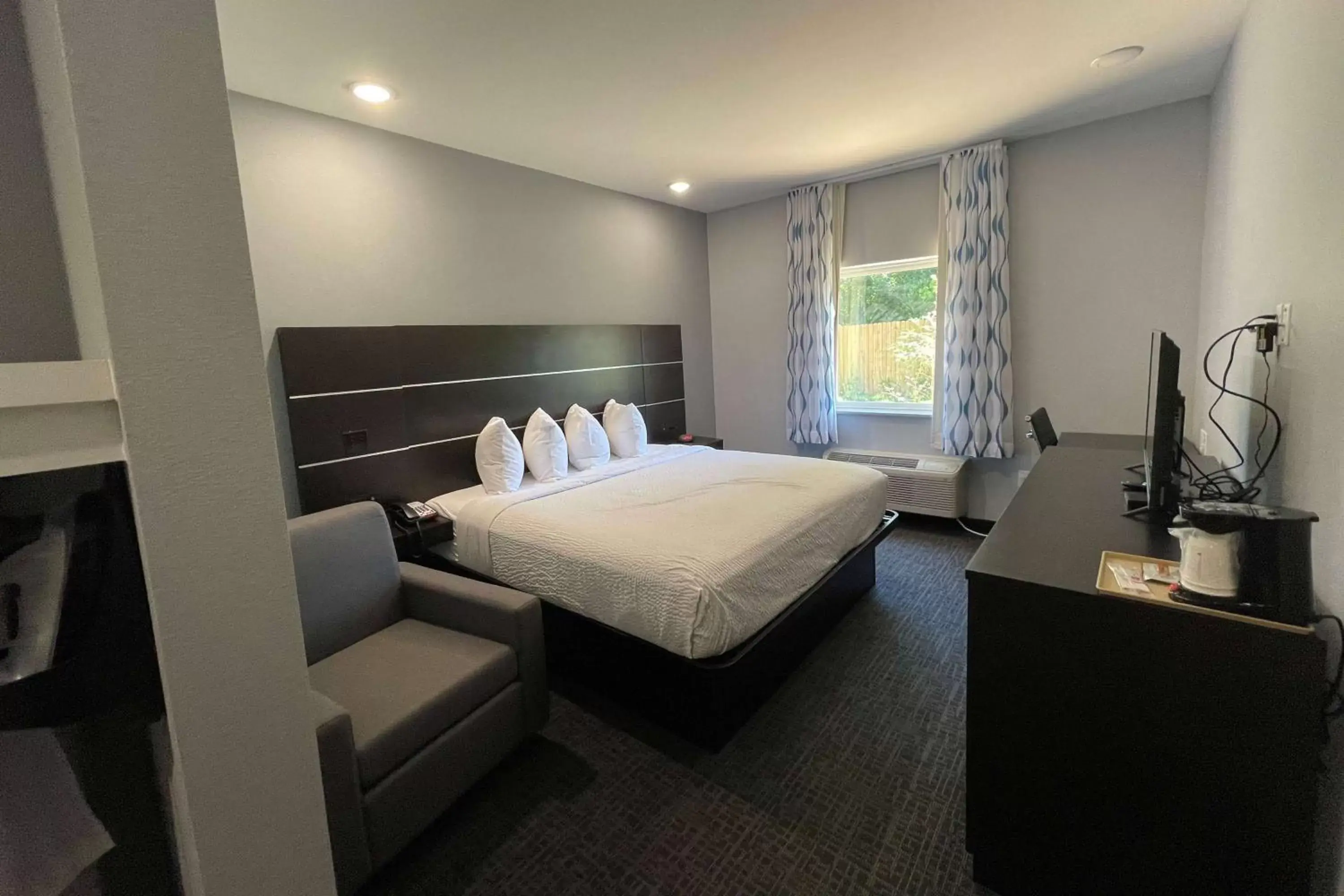 Photo of the whole room, Bed in Days Inn by Wyndham Zachary LA Photo of the whole room, Bed in Days Inn by Wyndham Zachary LA