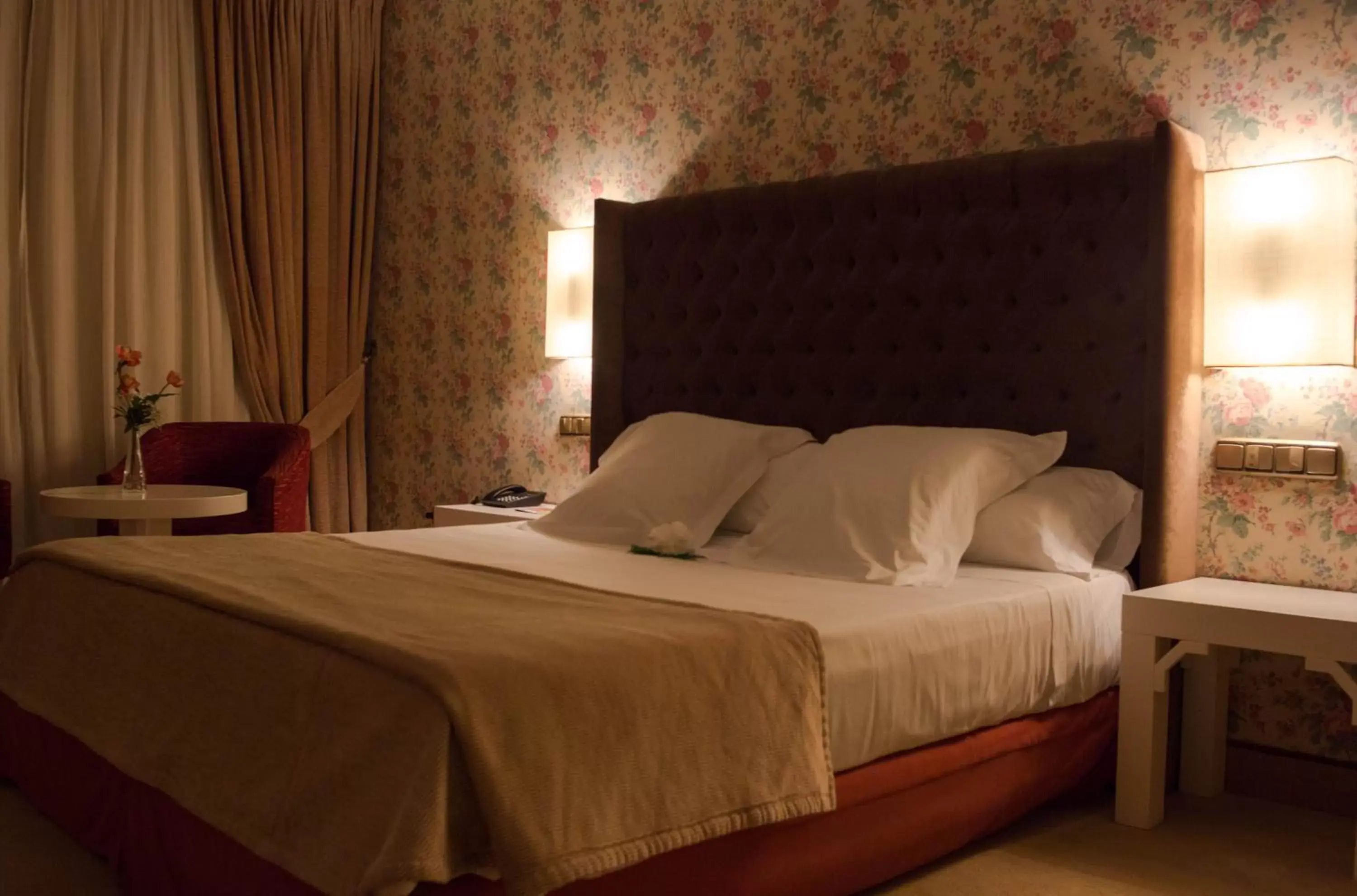 Swimming pool, Bed in Beatriz Toledo Auditorium & Spa Swimming pool, Bed in Beatriz Toledo Auditorium & Spa