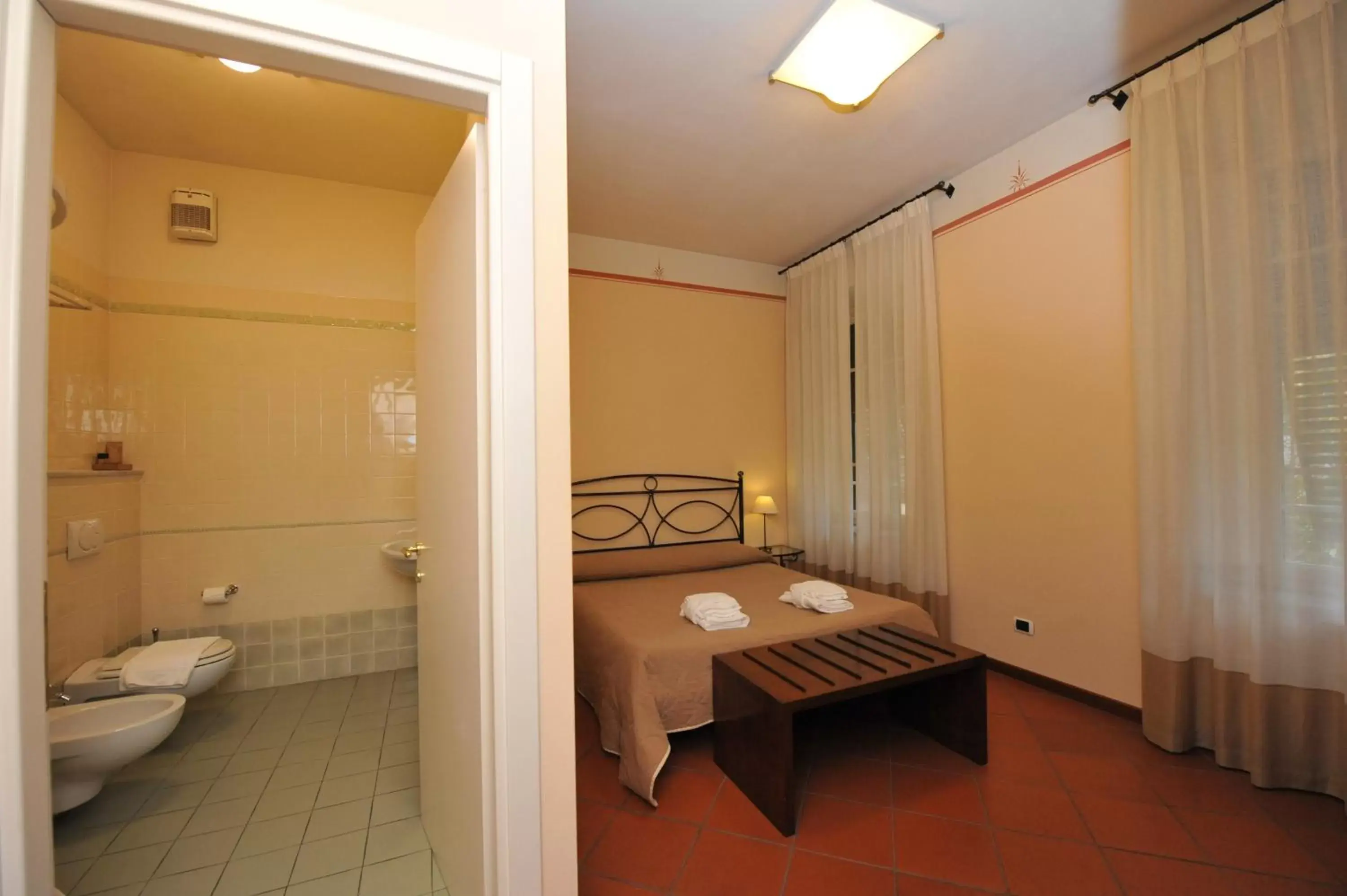 Bathroom, Bed in B&B Il Seminario