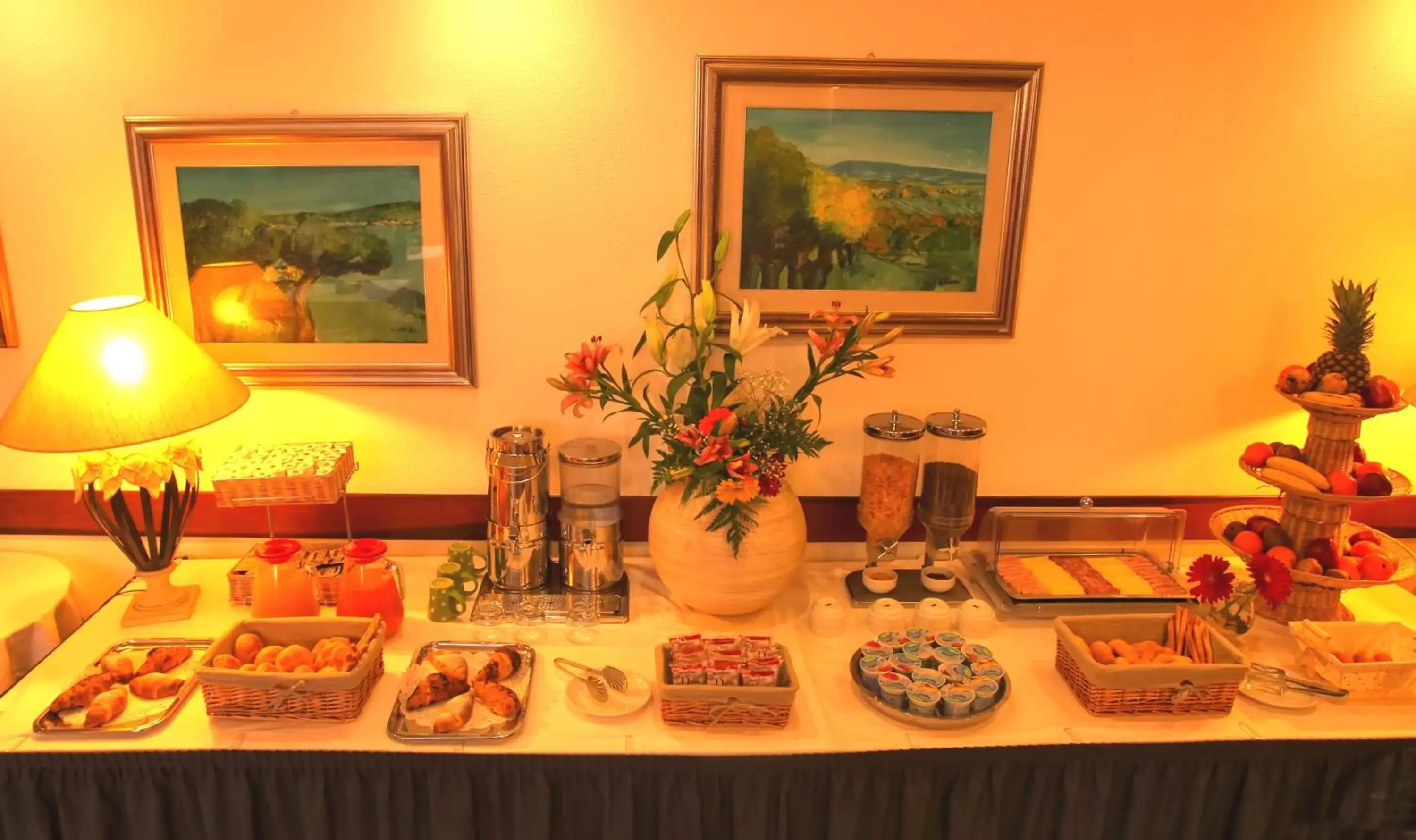 Continental breakfast in Hotel Moderno