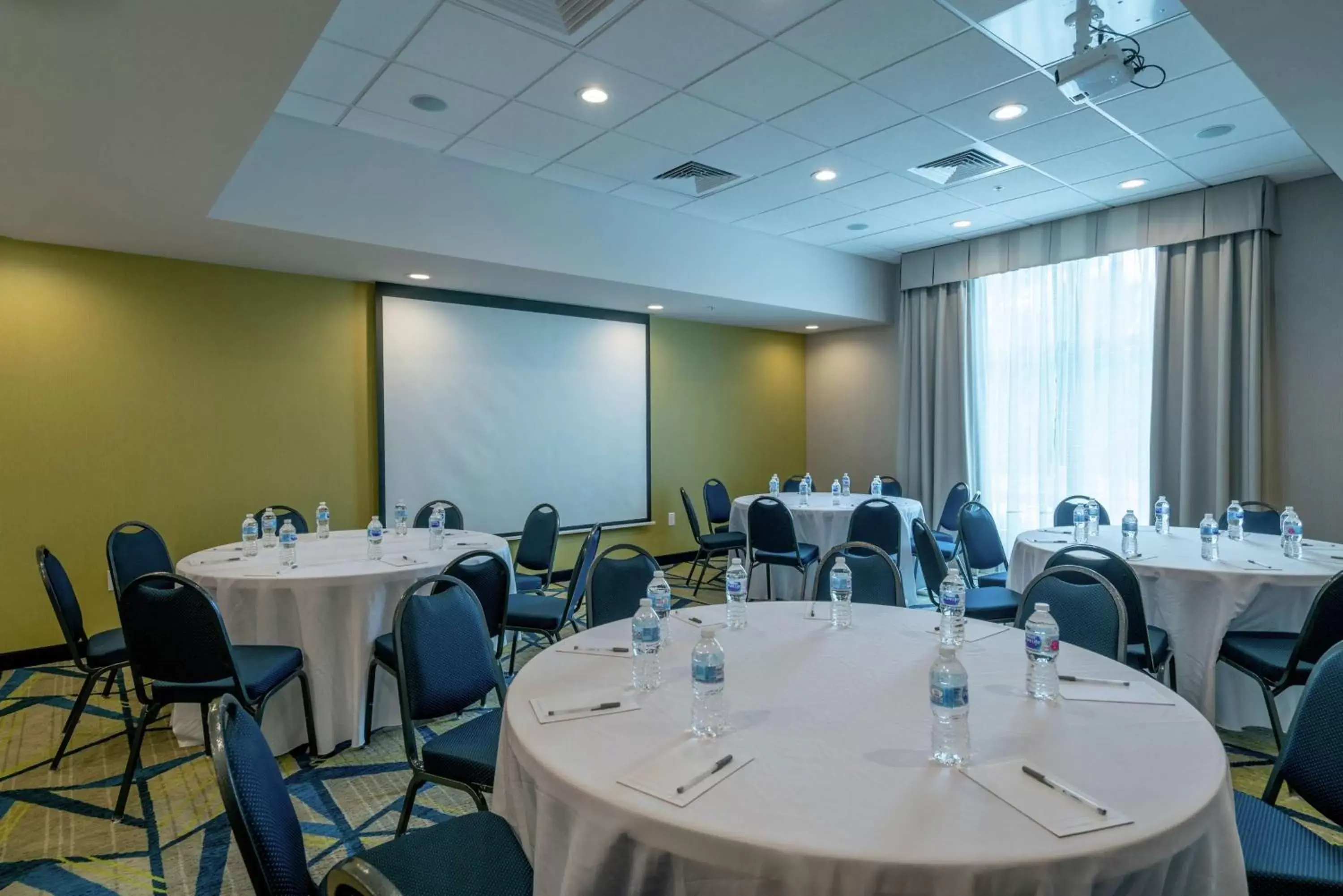 Meeting/conference room in Hampton Inn & Suites Glenarden/Washington DC