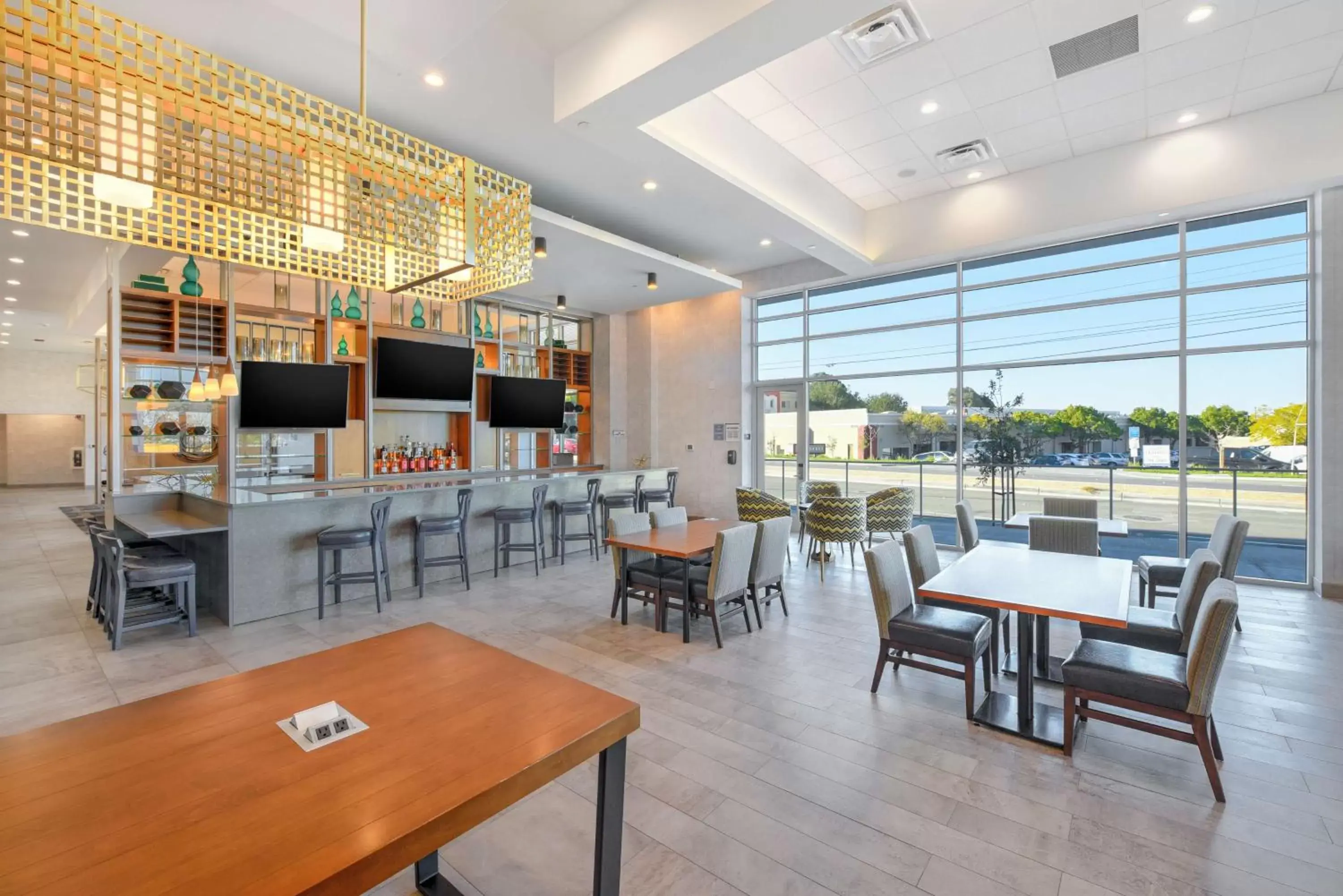 Lounge or bar, Restaurant/Places to Eat in Hilton Garden Inn Fremont Milpitas