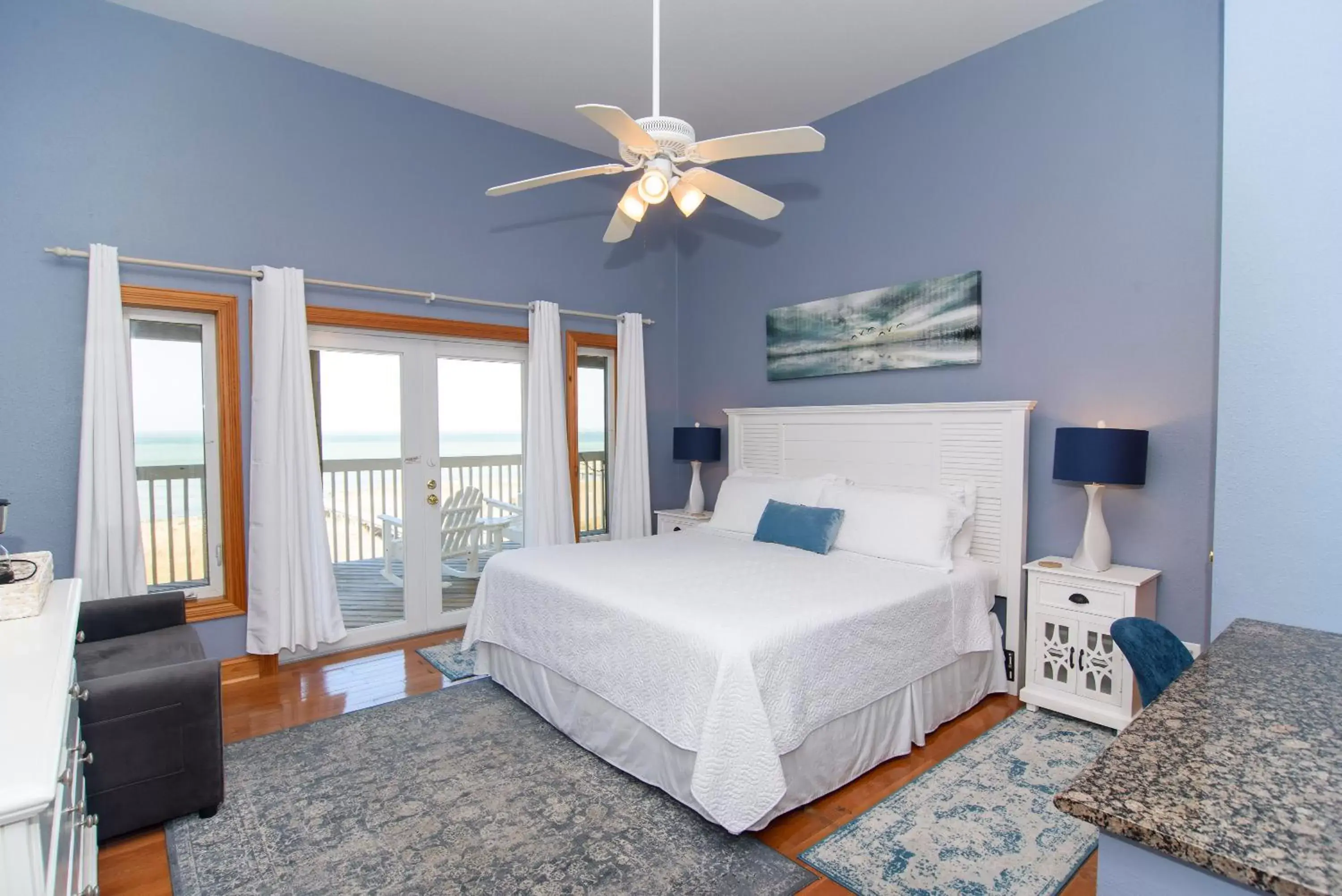 Standard King Room in The Inn on Pamlico Sound Standard King Room in The Inn on Pamlico Sound