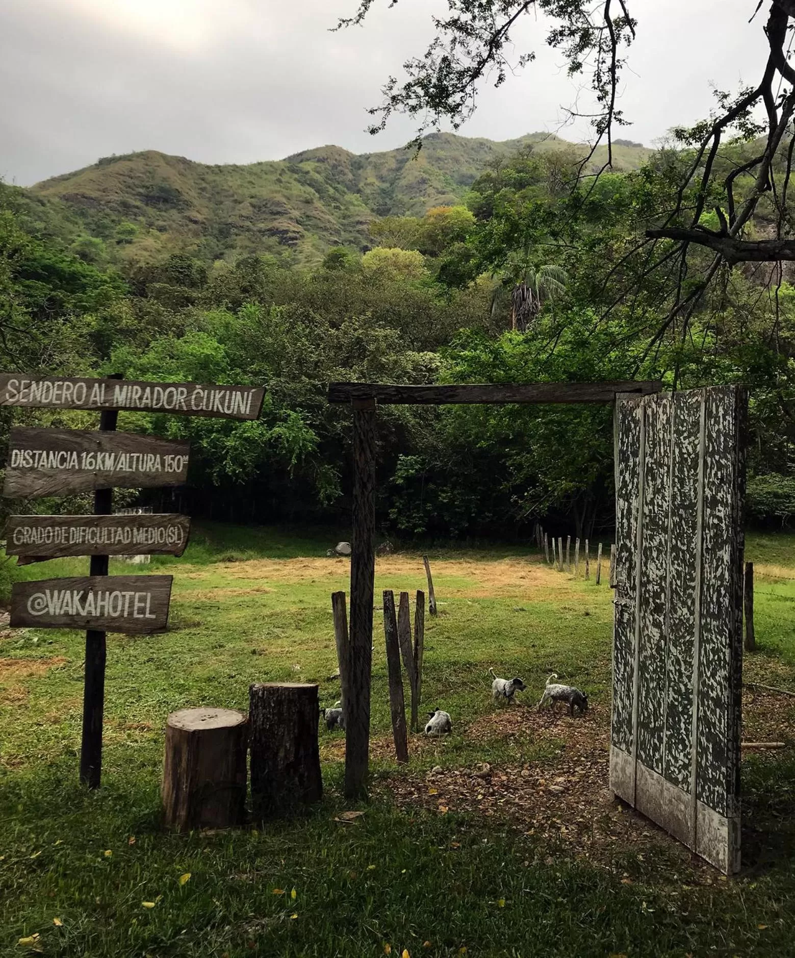 Hiking in Waka Hotel Rural