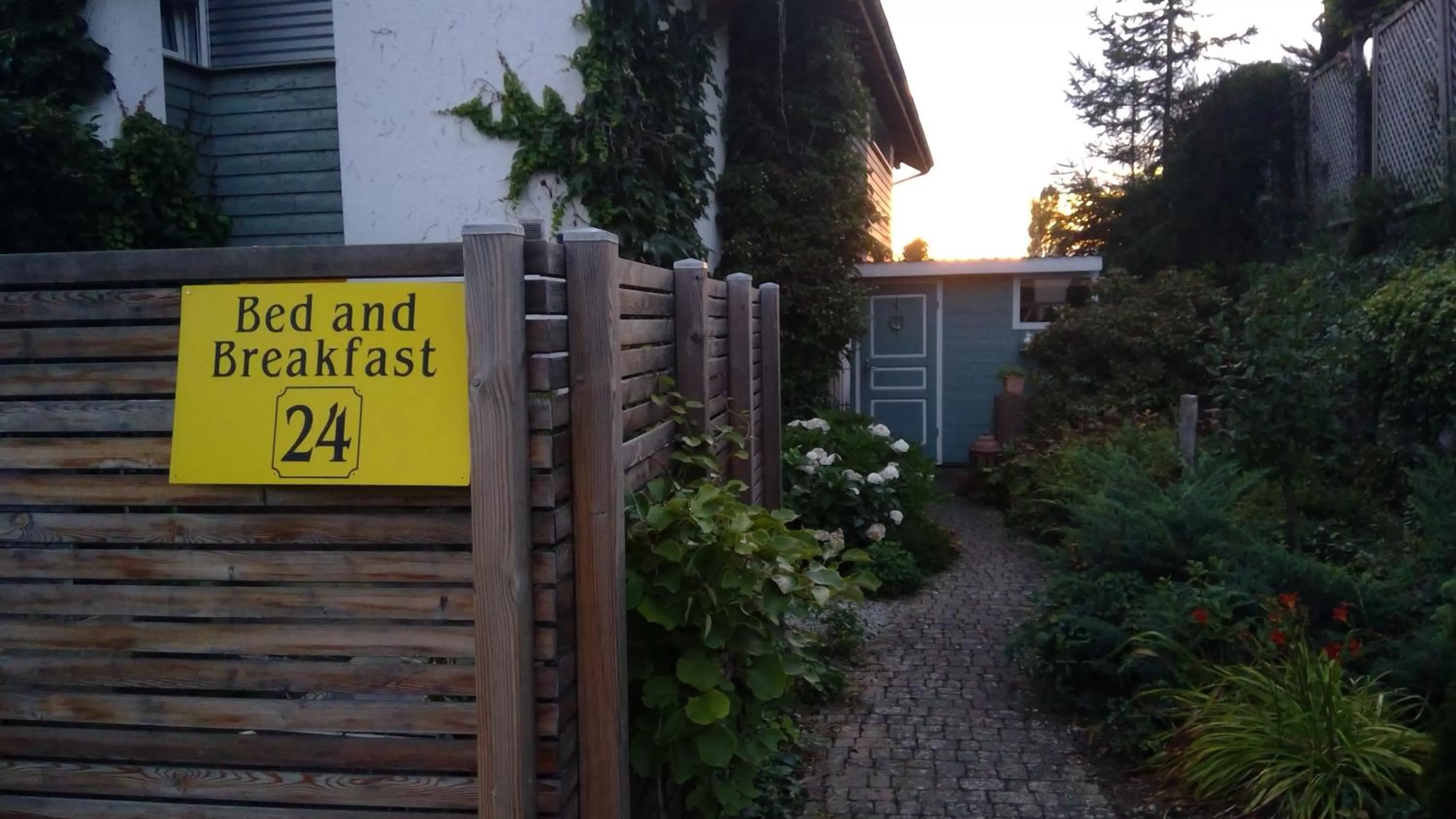 Property building in Bed and Breakfast 24