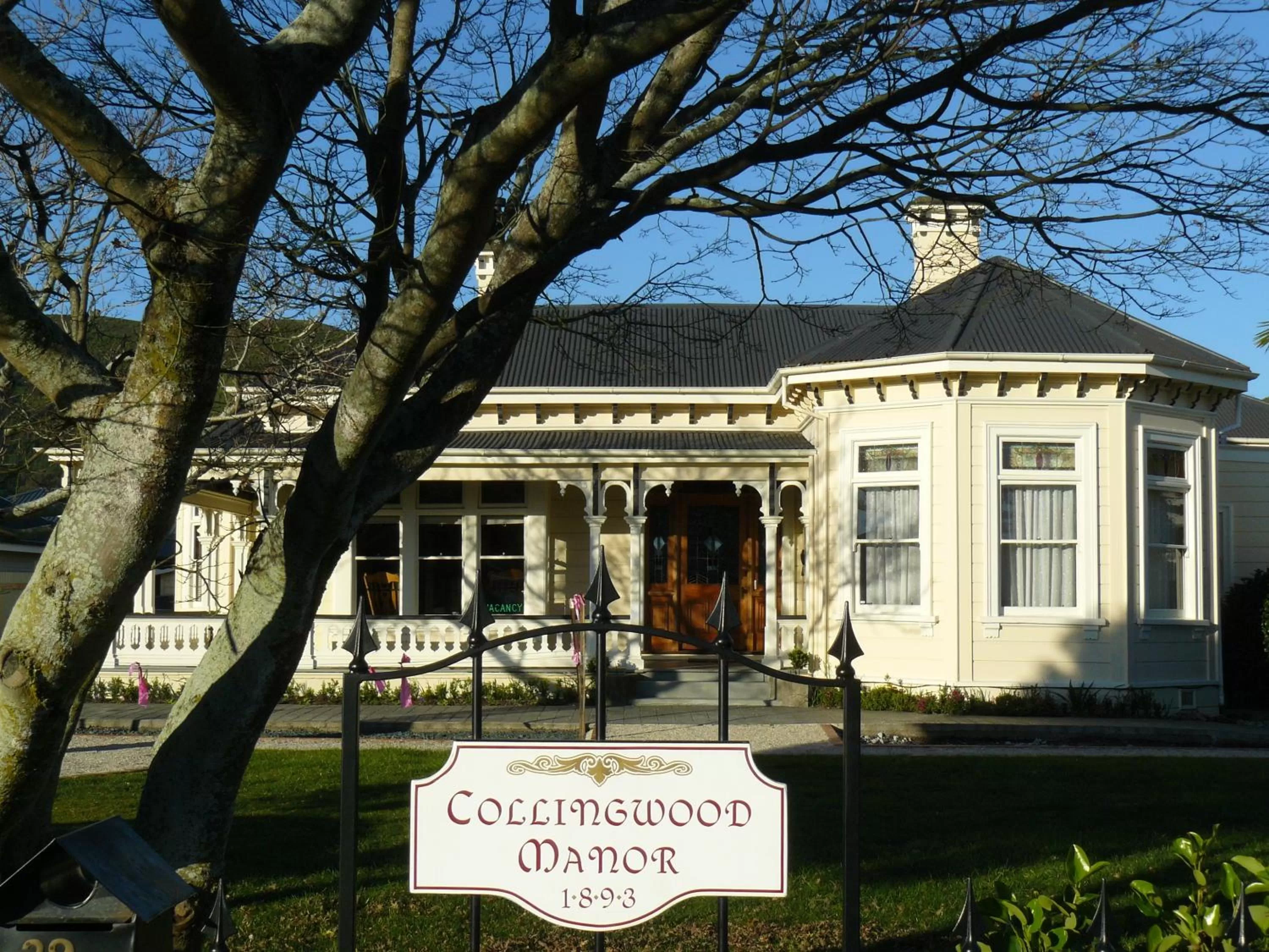 Property Building in Collingwood Manor