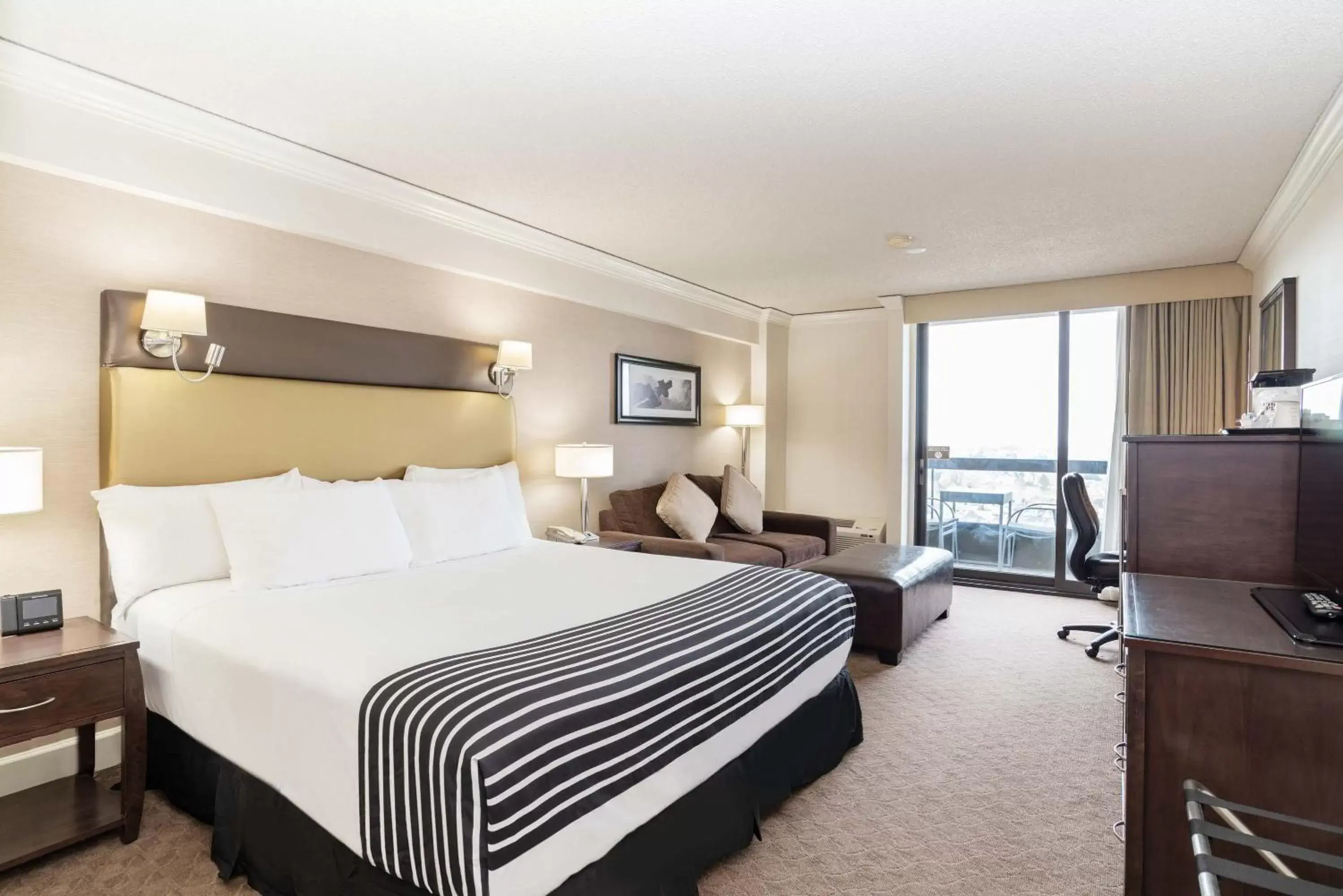 Photo of the whole room in Sandman Signature Vancouver Airport Hotel & Resort