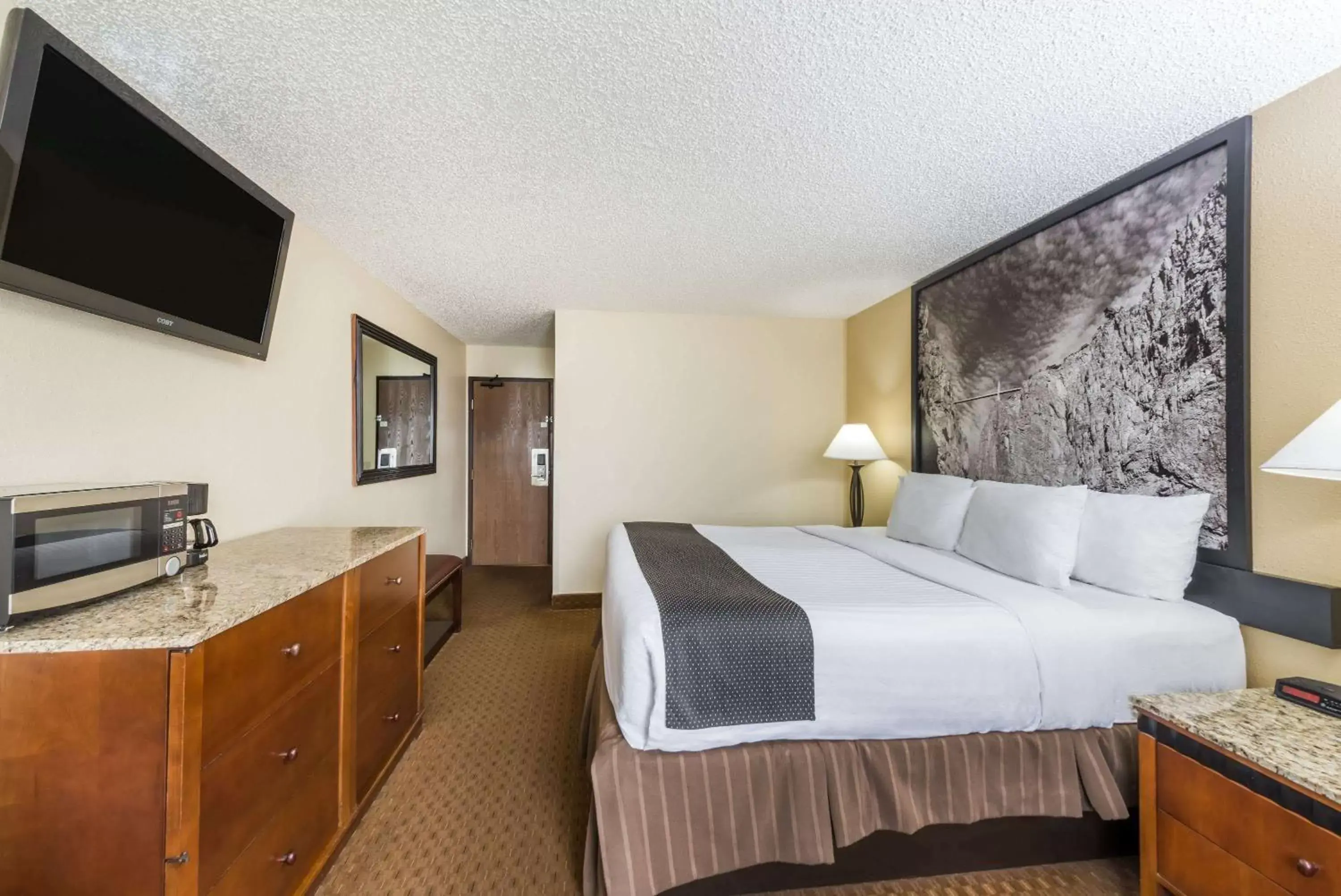 Photo of the whole room, Bed in Super 8 by Wyndham Canon City