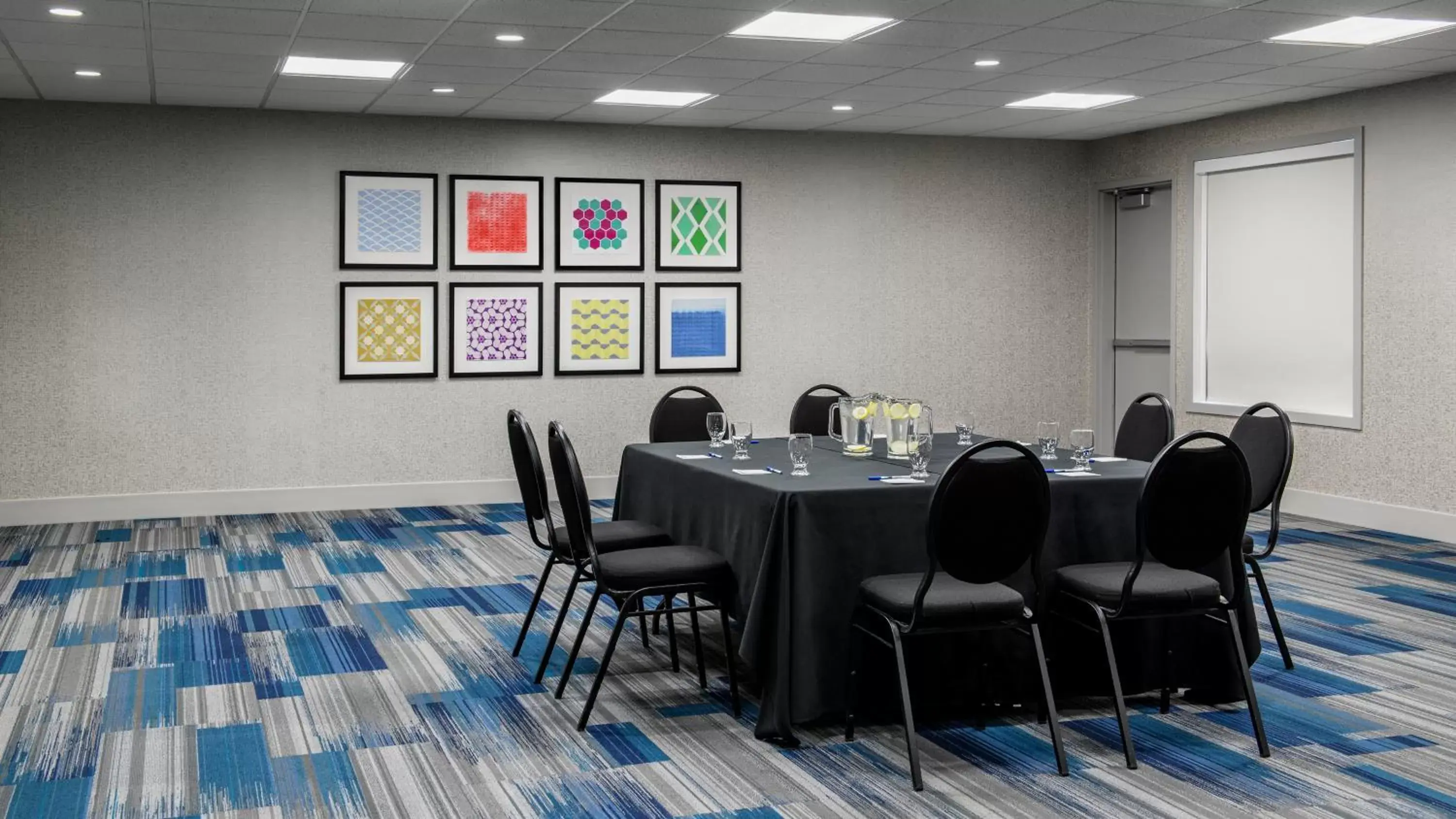 Meeting/conference room in Holiday Inn Express Airdrie, an IHG Hotel