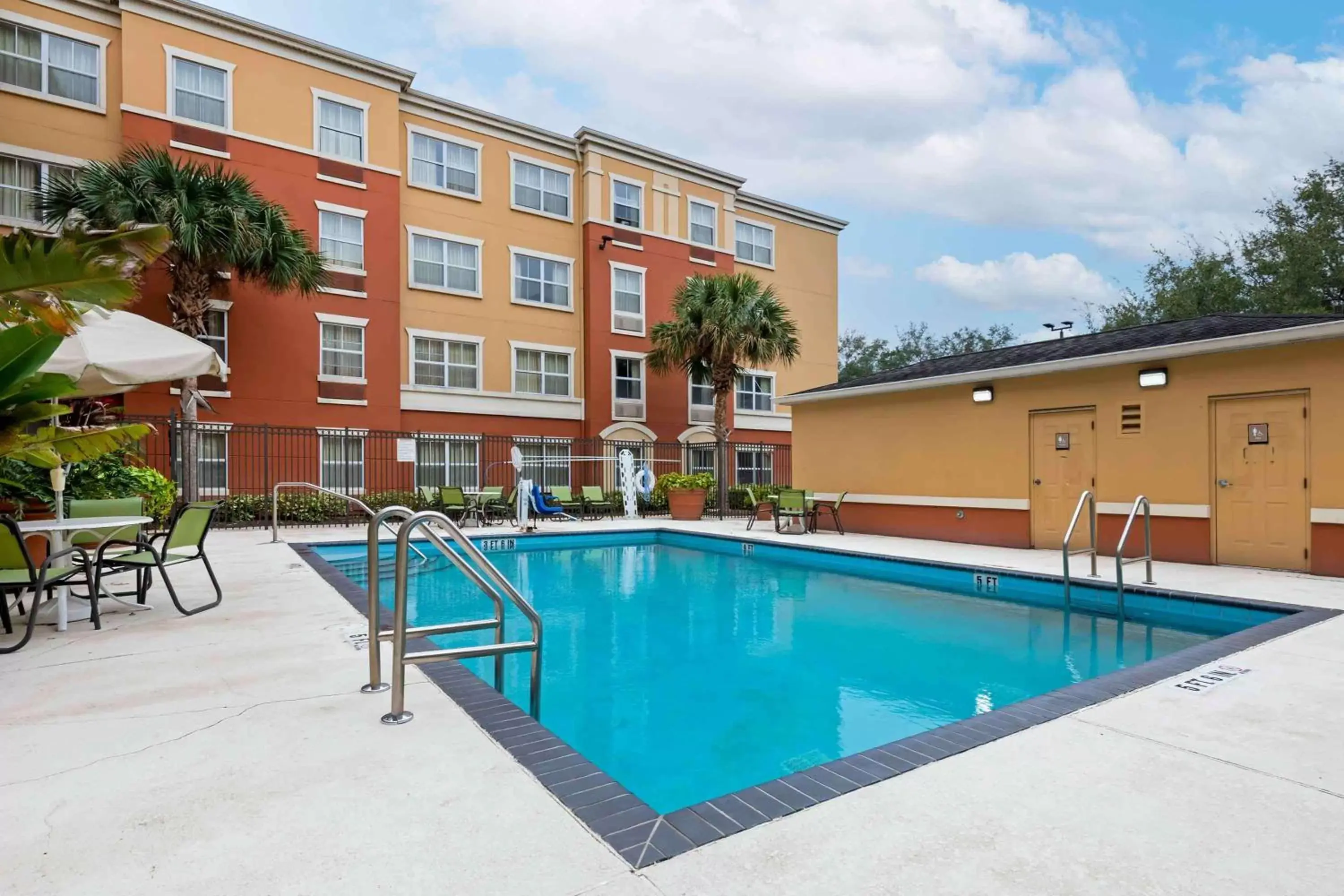 Pool view, Property Building in Extended Stay America Suites - Orlando - Convention Center - 6443 Westwood