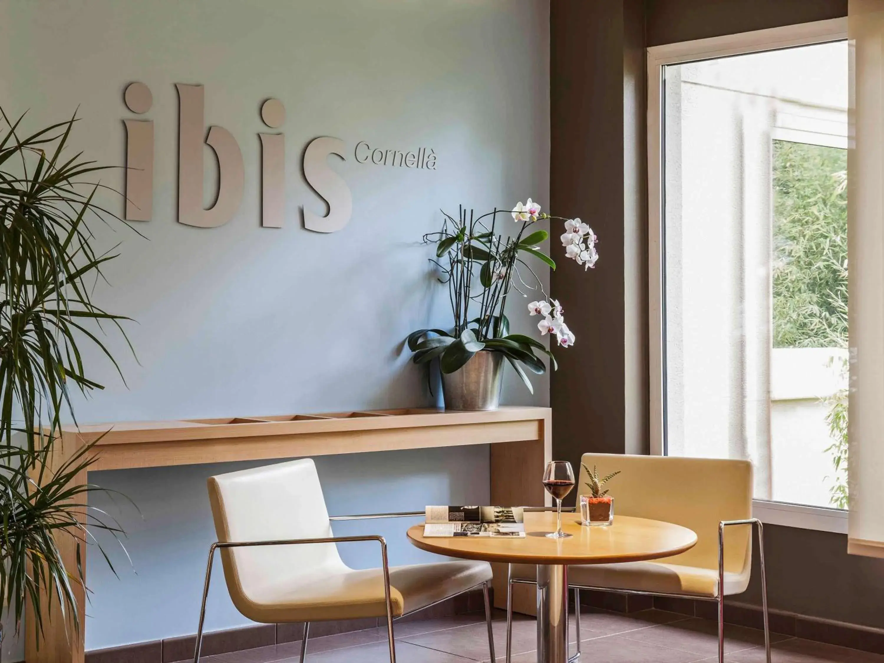 Property building, Restaurant/Places to Eat in Ibis Cornella