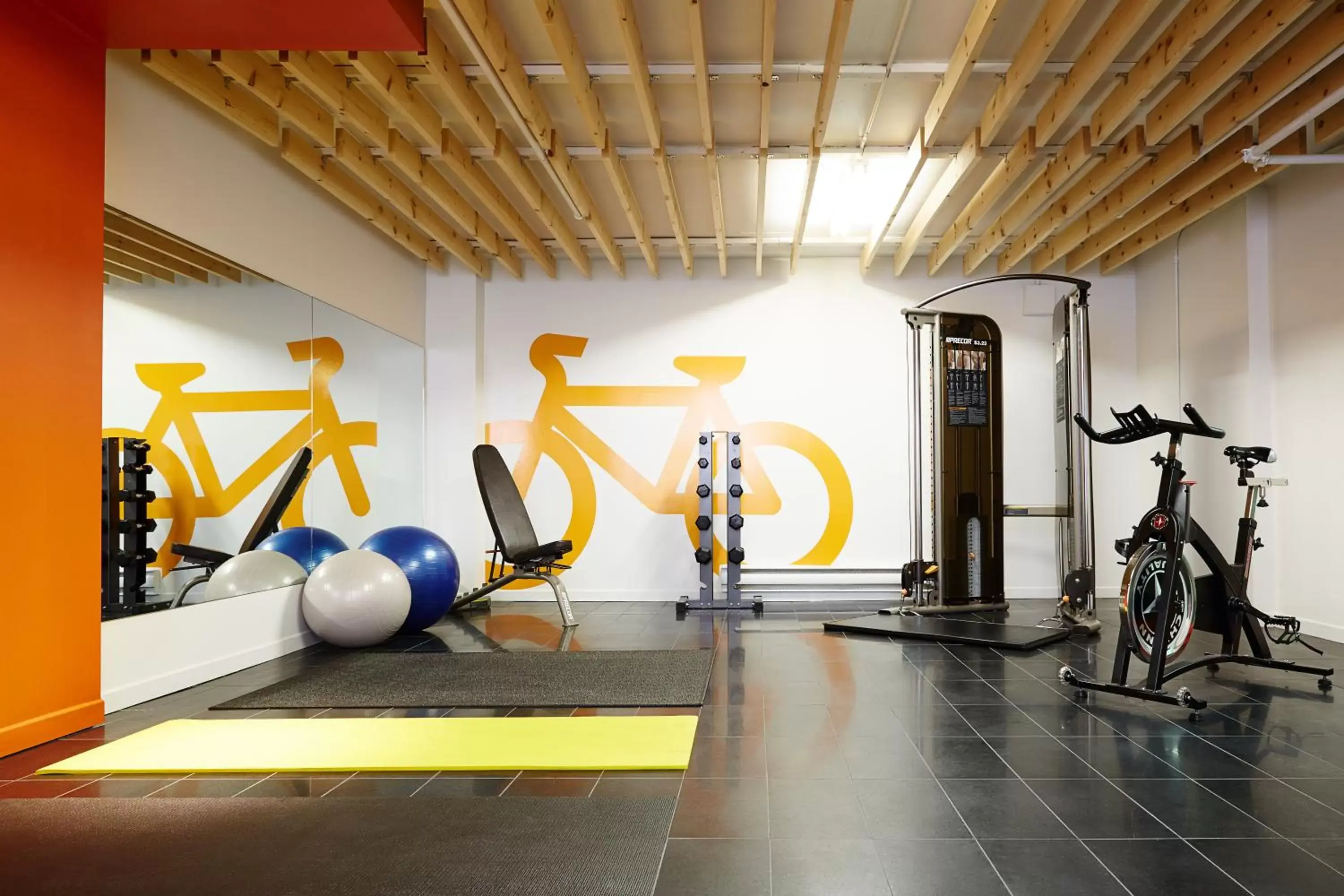 Fitness centre/facilities, Fitness Center/Facilities in Le Dauphin Montréal-Longueuil