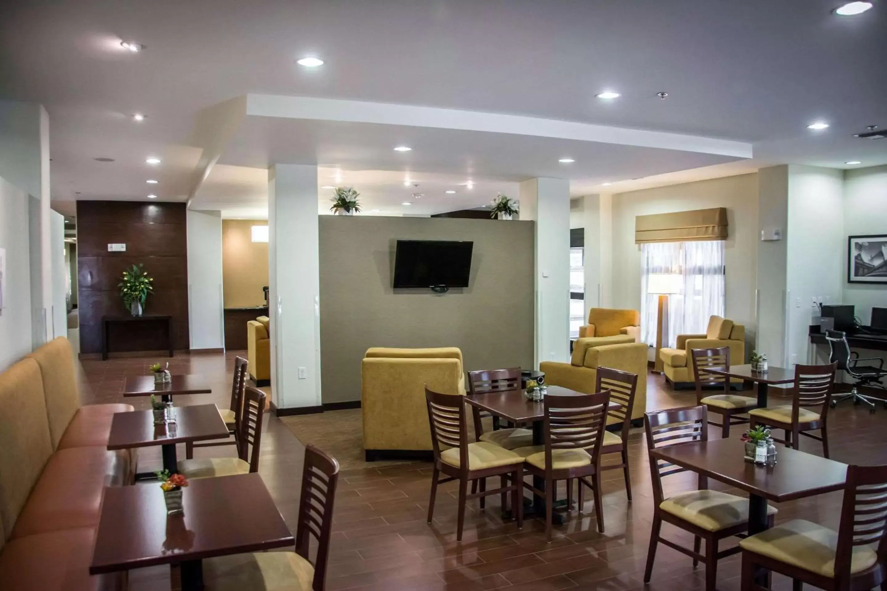 Restaurant/Places to Eat in Sleep Inn & Suites Center