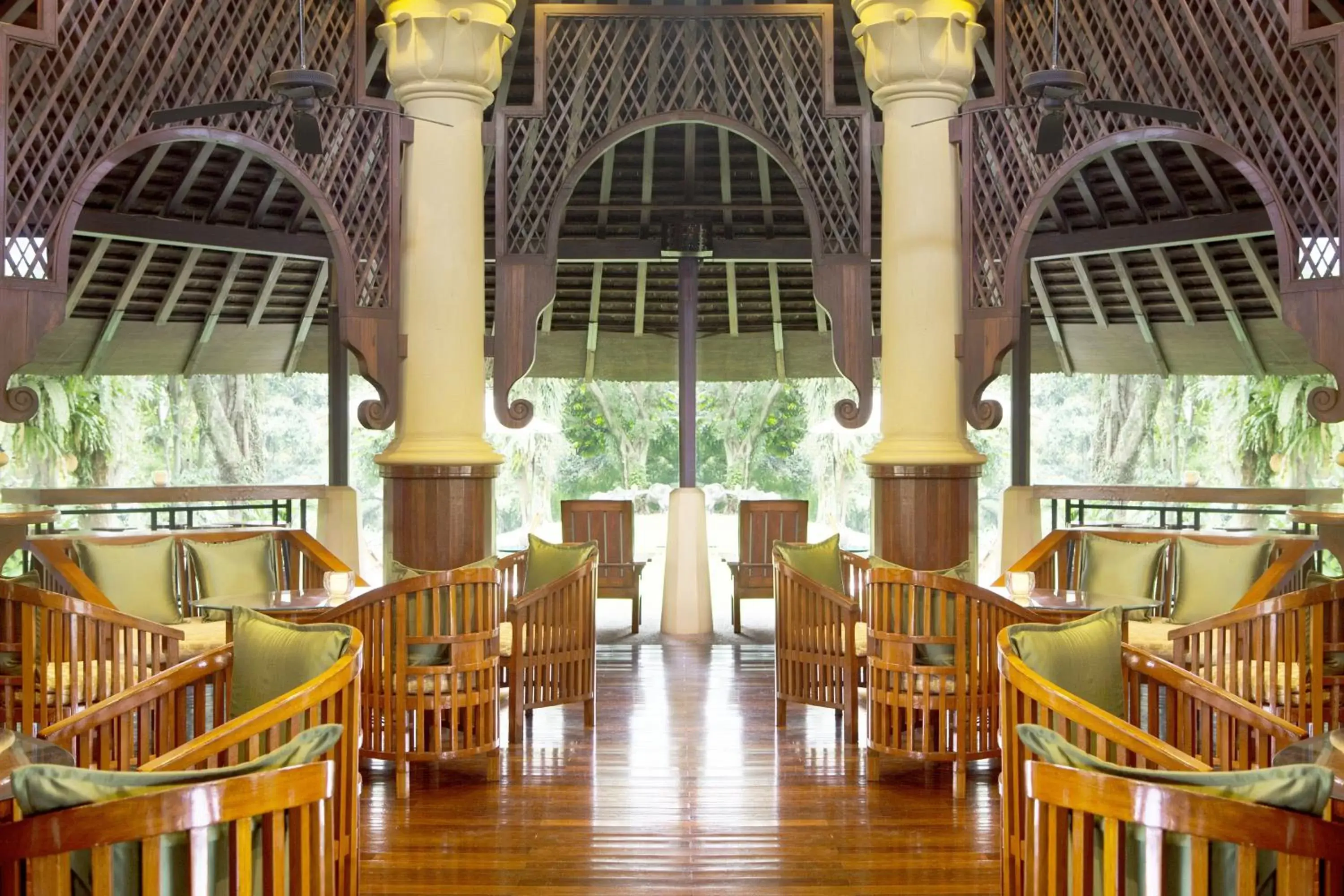 Garden, Restaurant/Places to Eat in Novotel Bogor Golf Resort