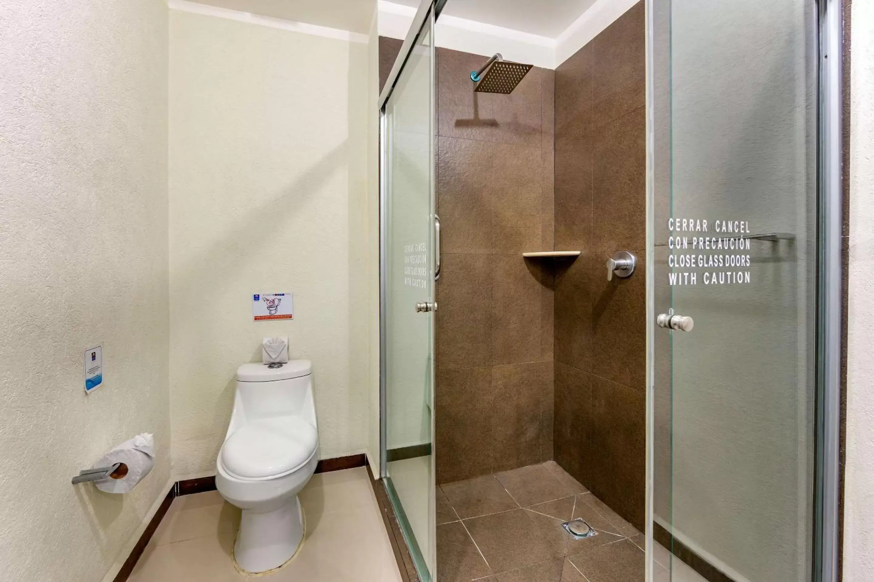 Bathroom in Comfort Inn Cancún Aeropuerto