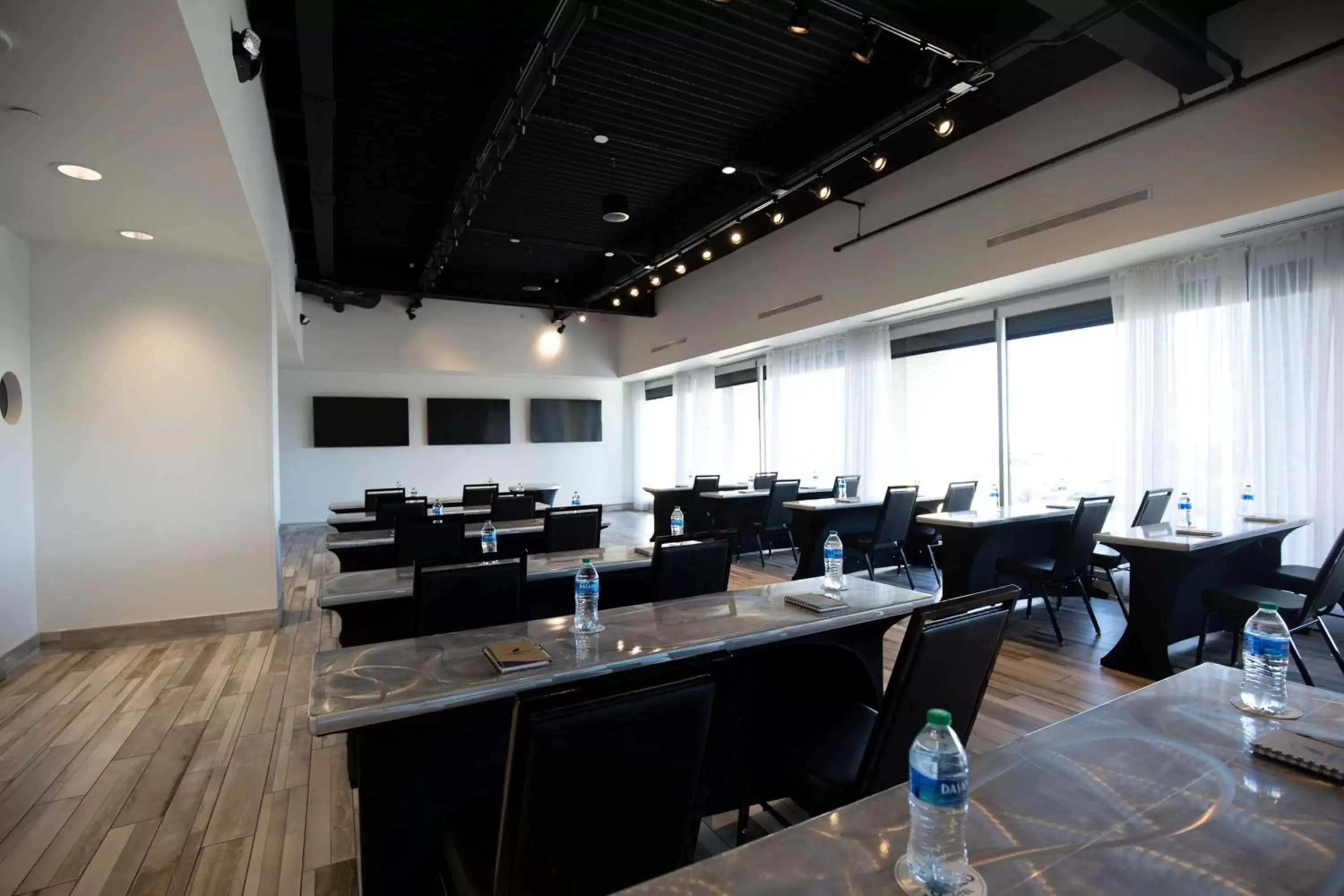 Meeting/conference room, Restaurant/Places to Eat in Lorenzo Hotel