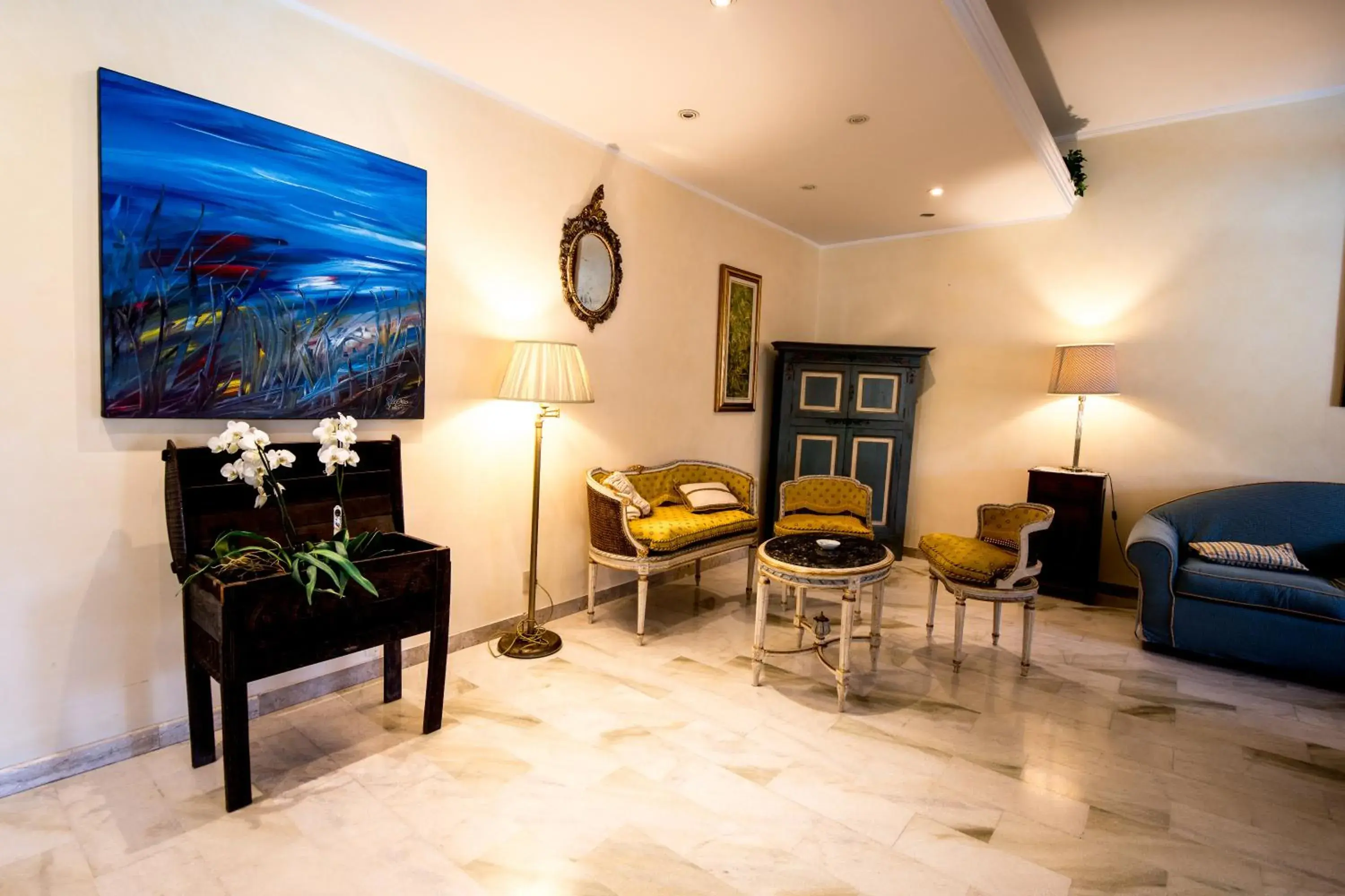 Communal lounge/ TV room, Seating Area in Hotel Splendid