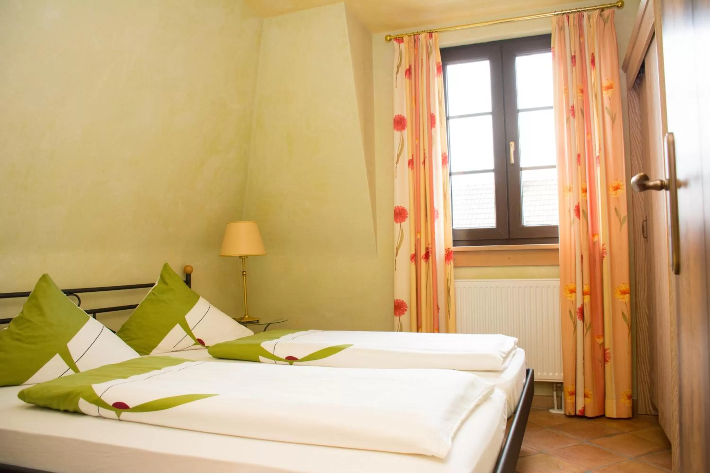 Bed in Hotel Casa Rustica - Eintrittskarten für den Europapark erhalten Sie garantiert über uns!