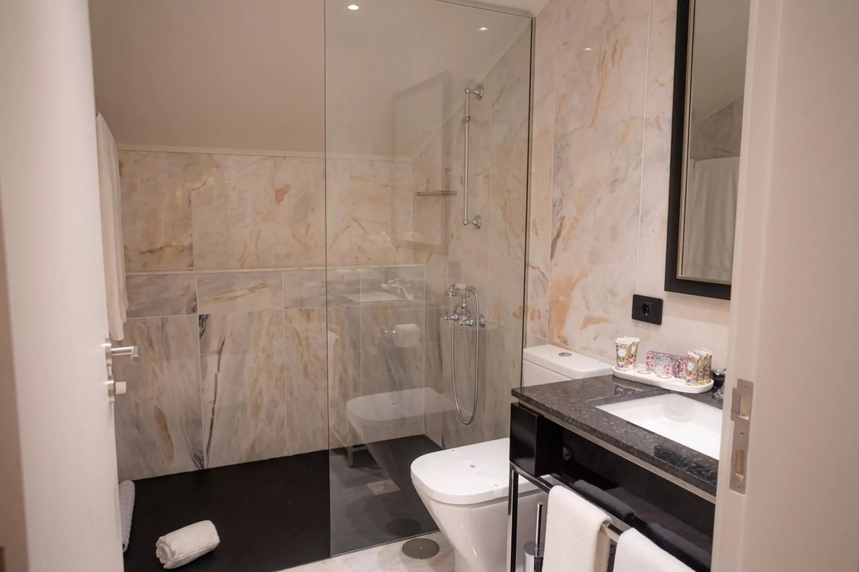 Bathroom in Solar do Requeijo by Luna Hotels & Resorts