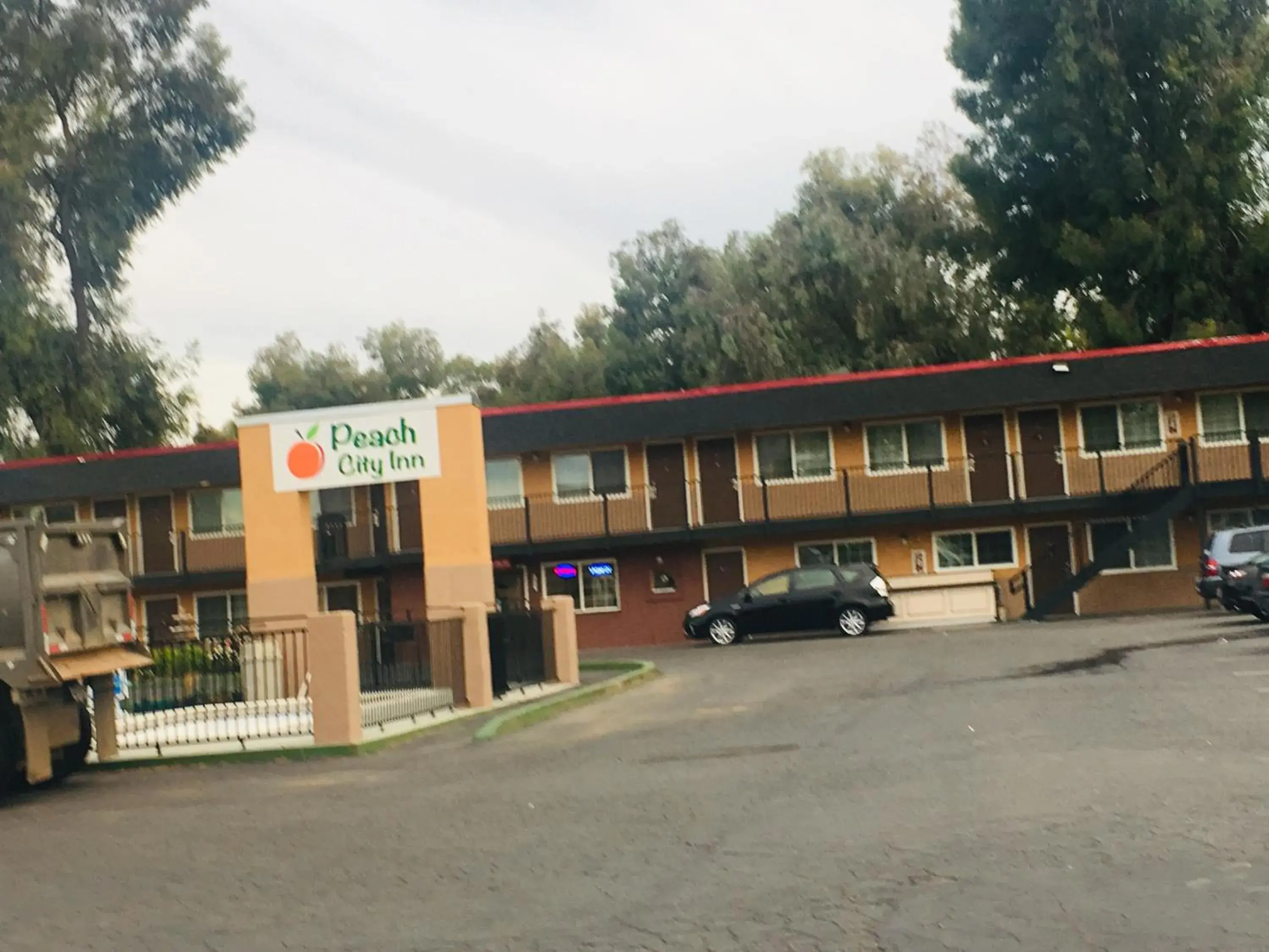 Property Building in Peach City Inn - Marysville/Yuba City