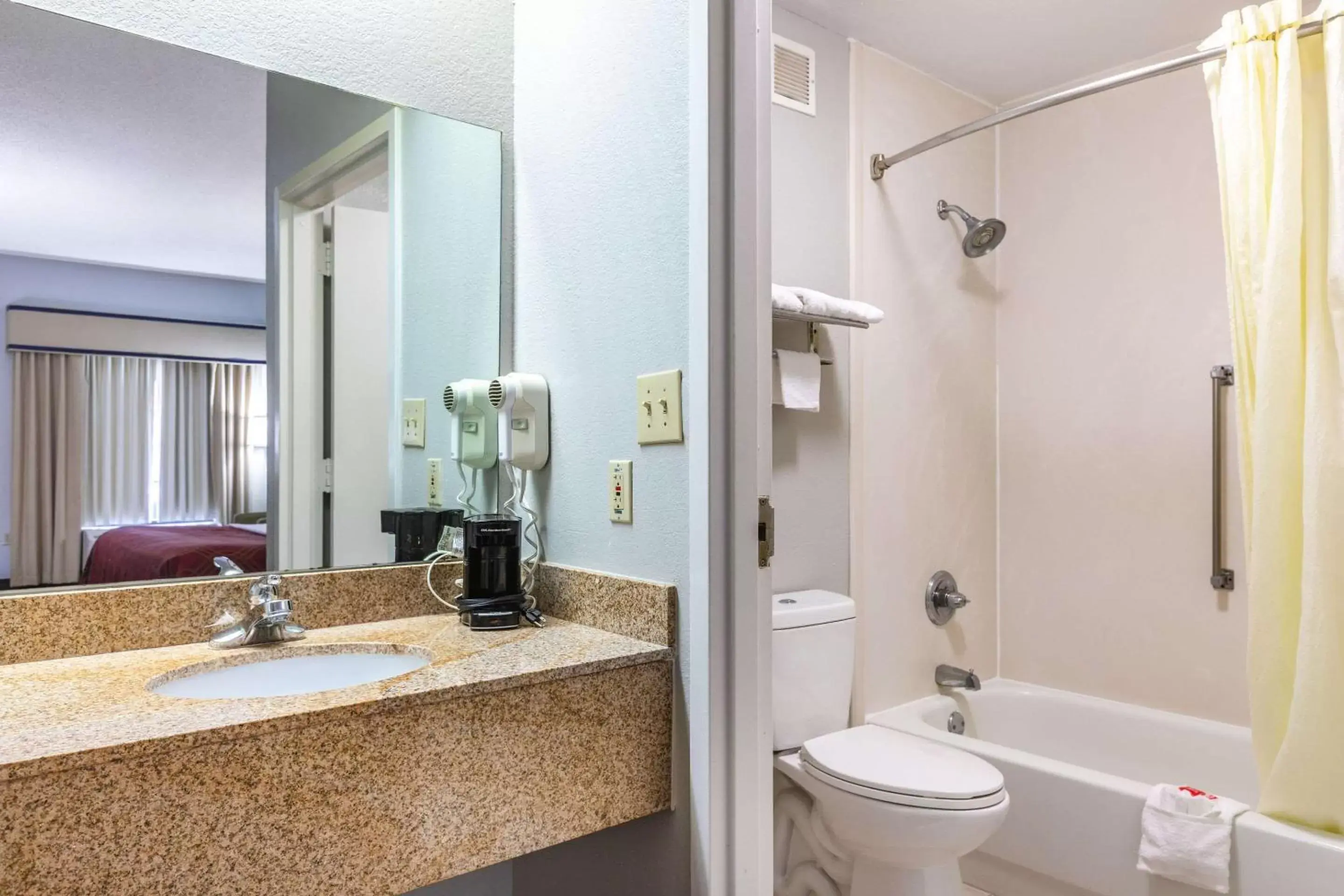 Bathroom in Royal Palms Inn