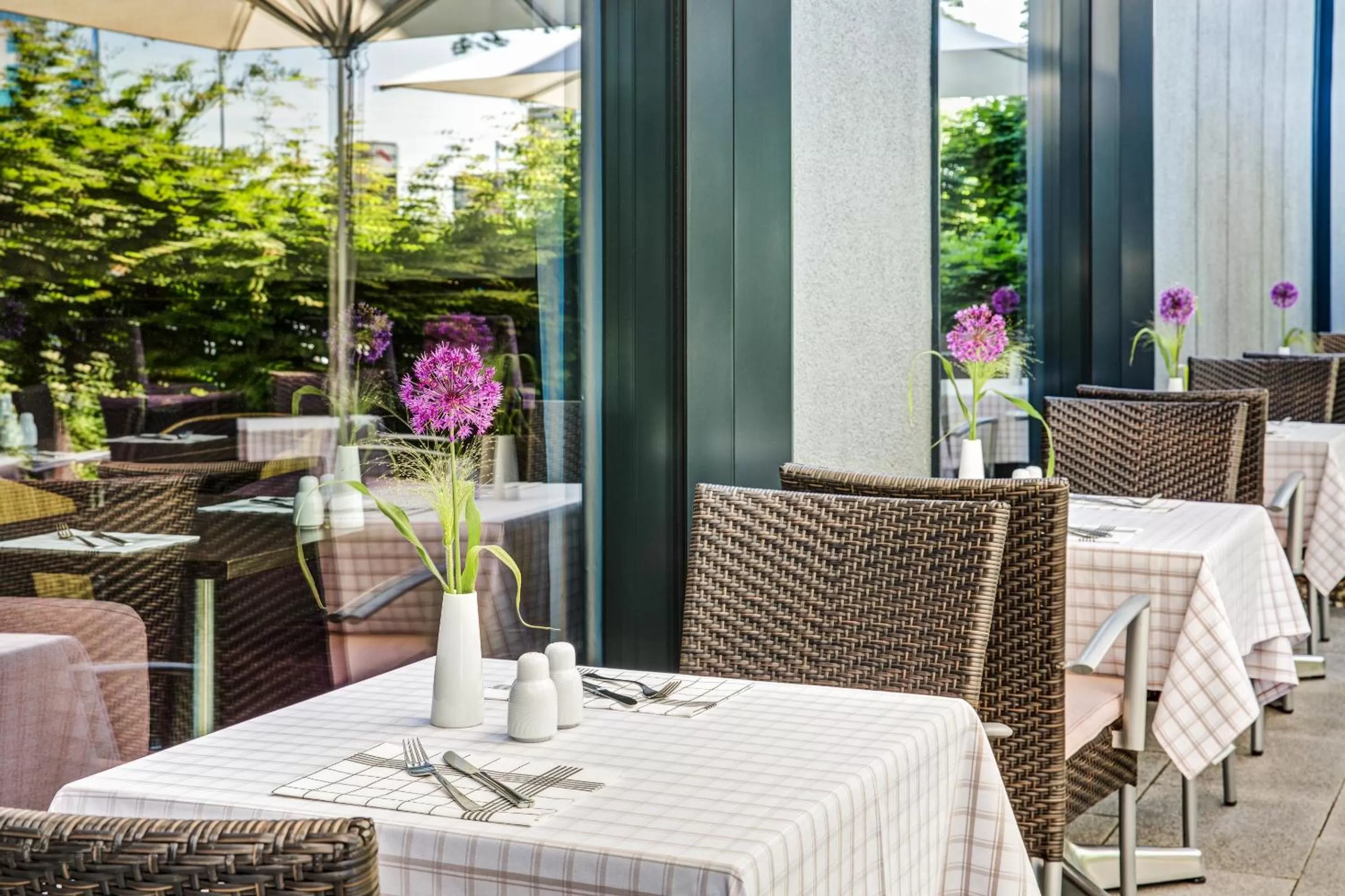 Restaurant/places to eat in IntercityHotel Berlin Airport Area North