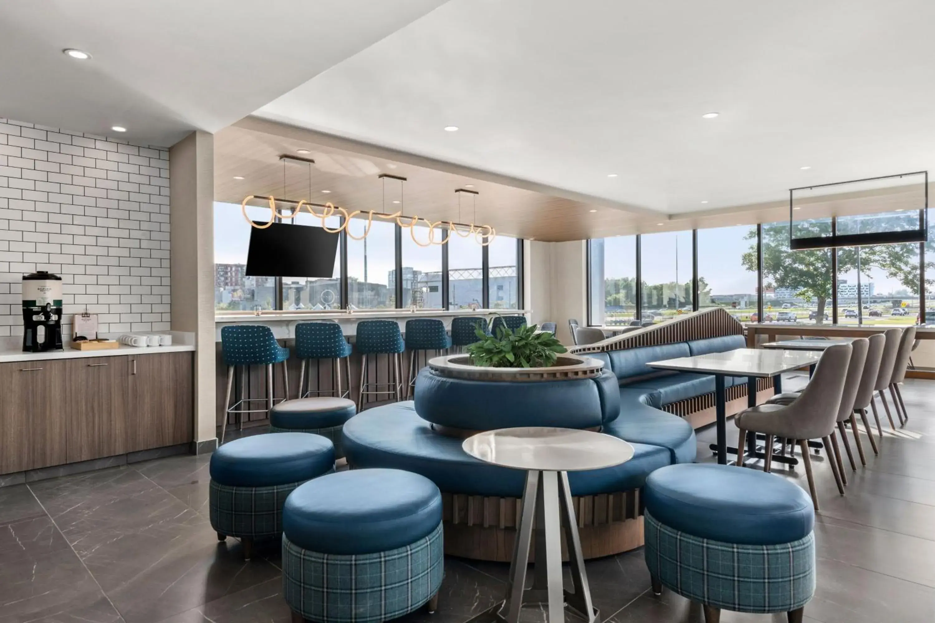 Restaurant/places to eat, Lounge/Bar in Residence Inn by Marriott Laval