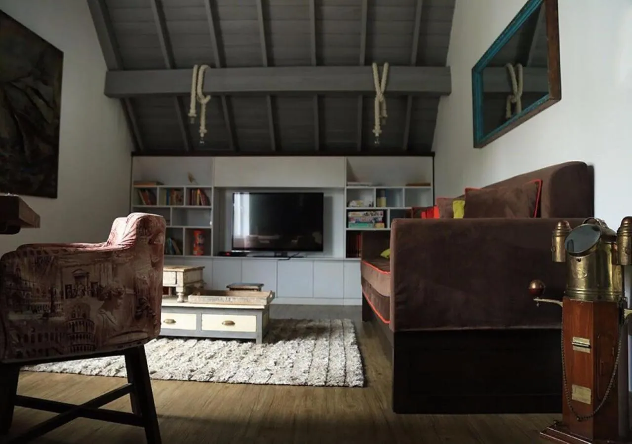 Decorative detail in Kent Cottage