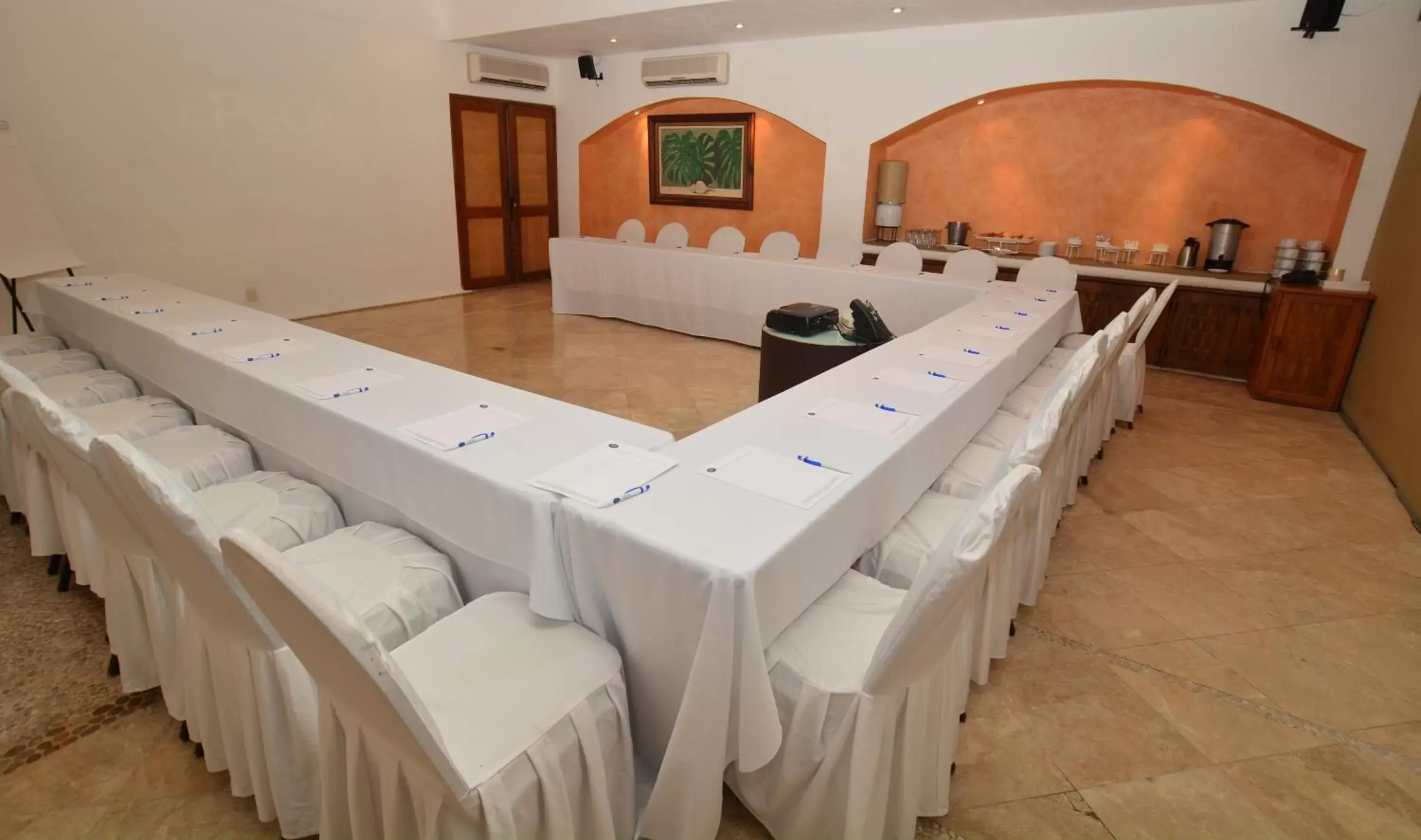 Business facilities in Pacifica Resort Ixtapa