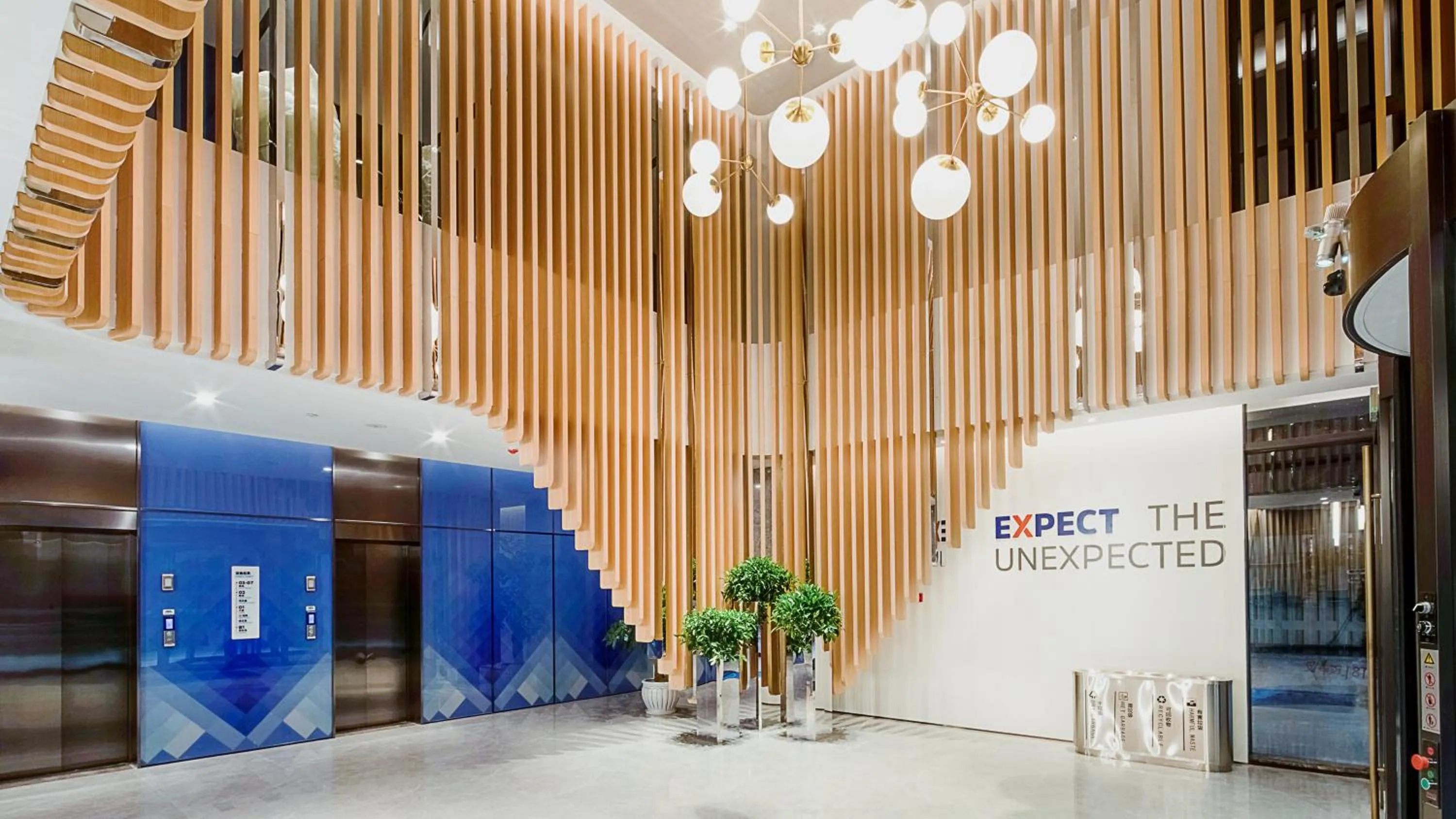 Lobby or reception in Holiday Inn Express Shanghai Hongqiao North by IHG