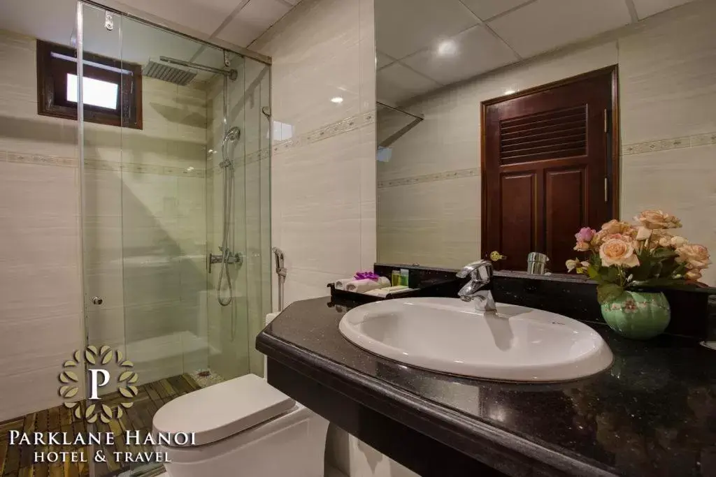 Bathroom in Parklane Central Hanoi Hotel