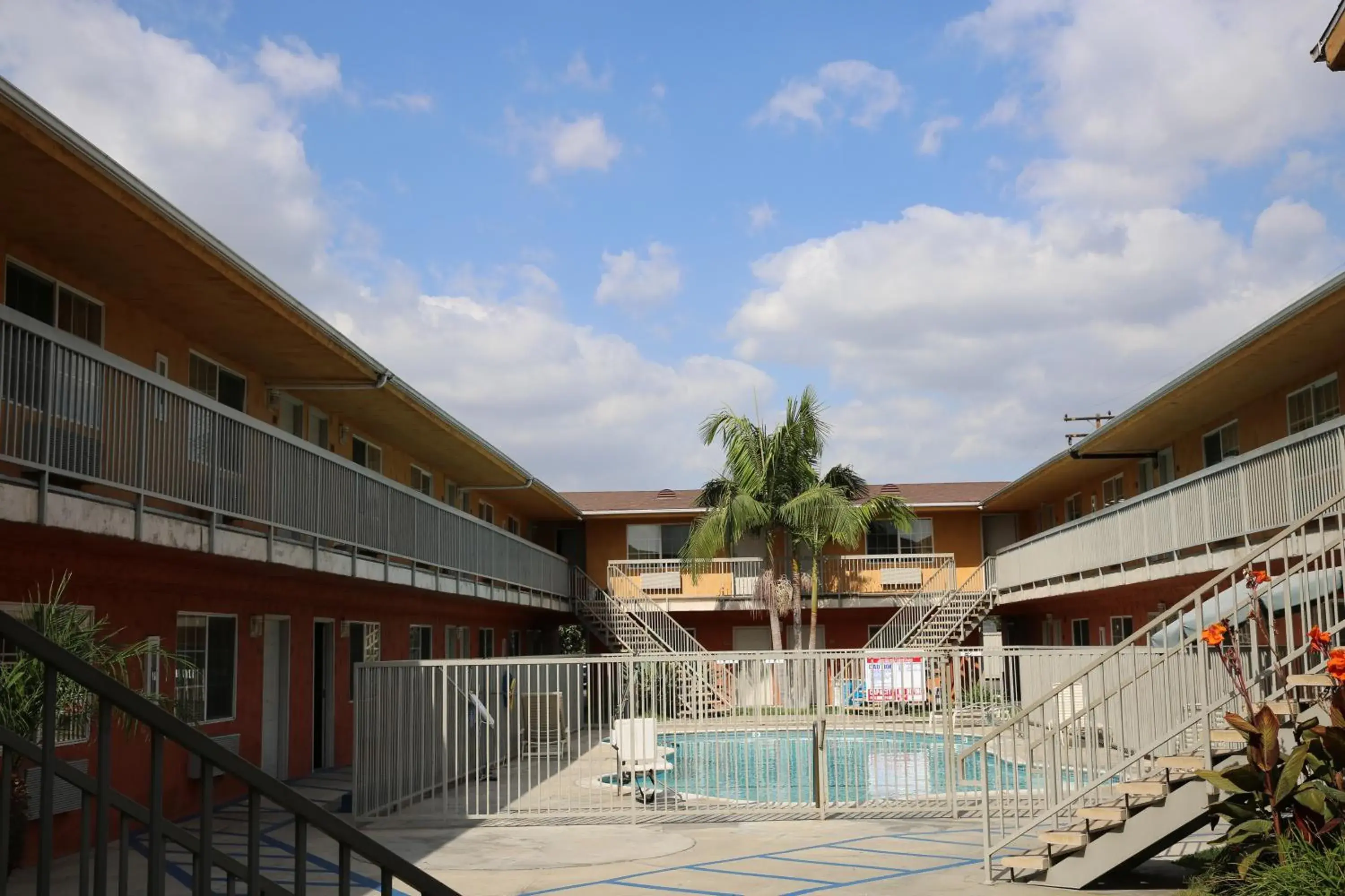 Chateau Inn & Suites Chateau Inn & Suites