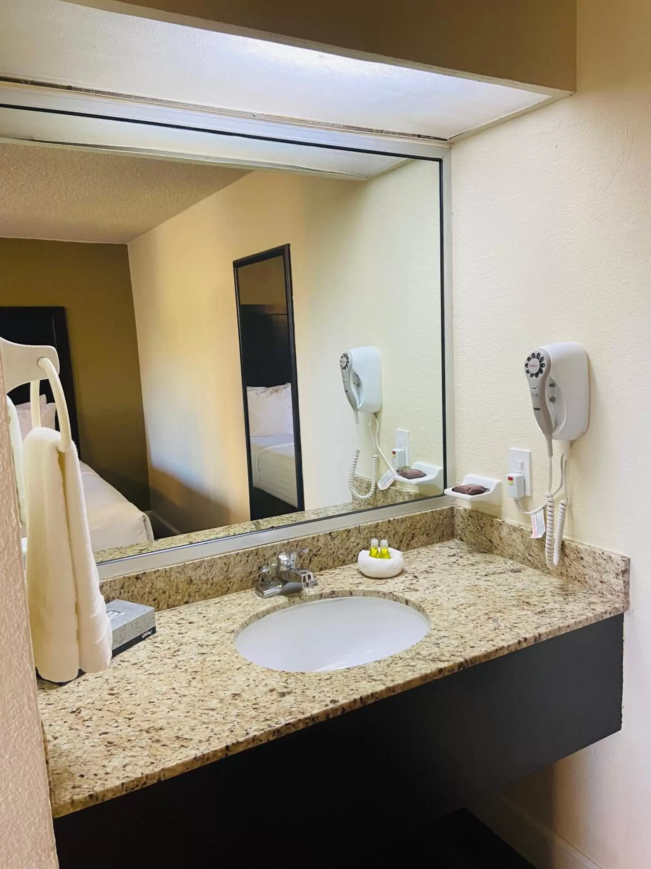 Bathroom in Hotel America