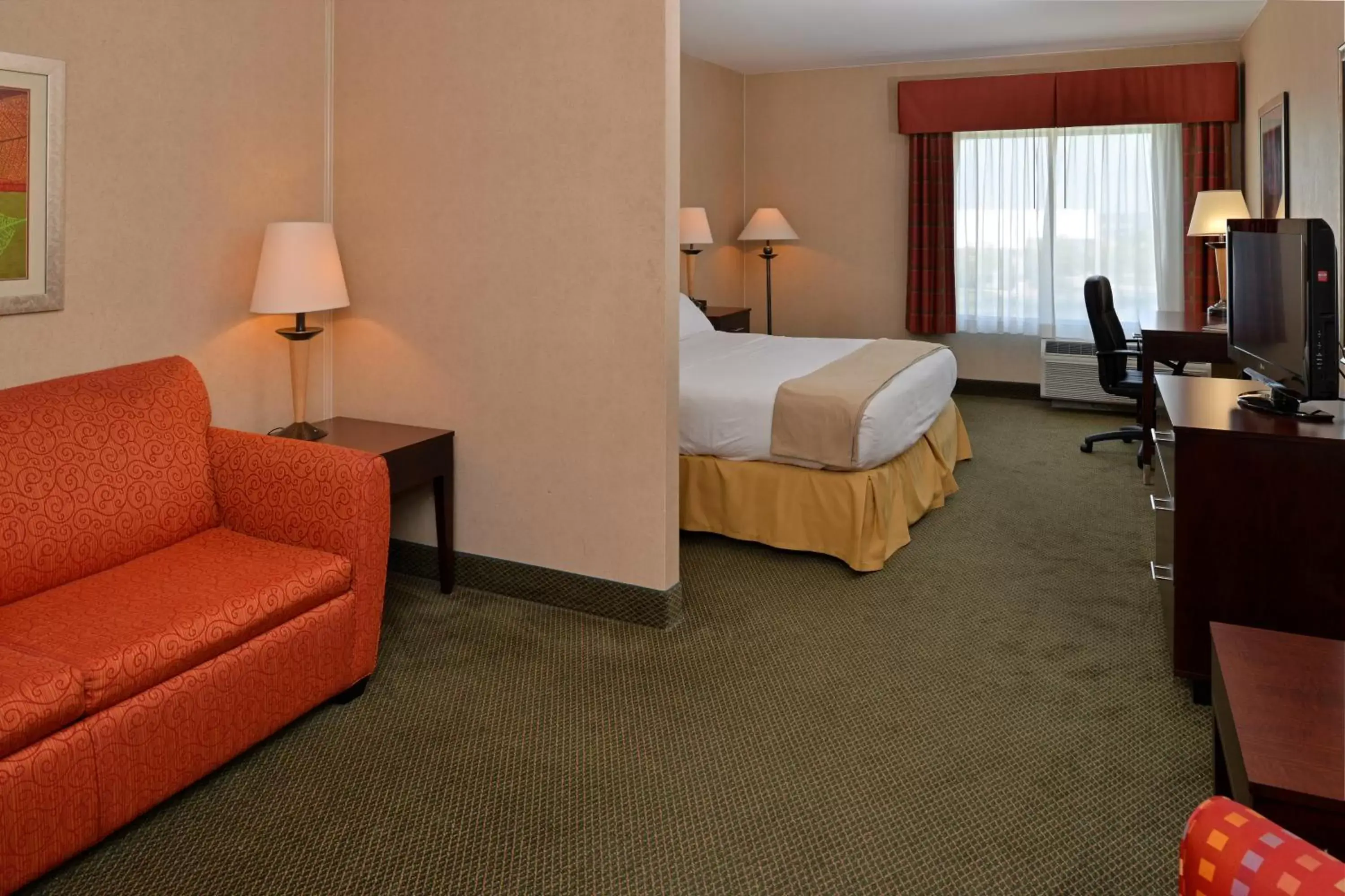 Photo of the whole room, Bed in Holiday Inn Express & Suites - Ocean City, an IHG Hotel