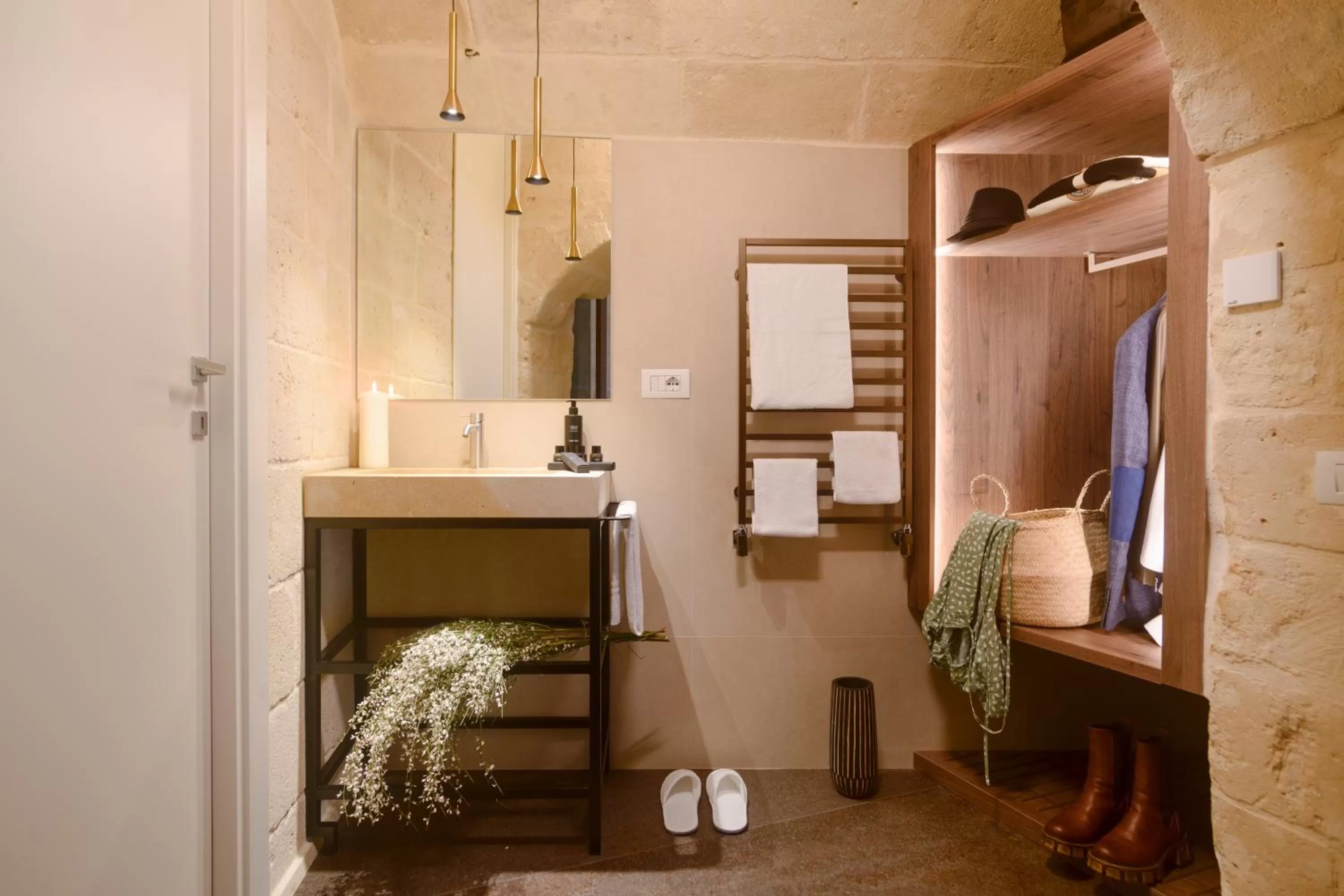 Bathroom in Le Malve Cave Retreat