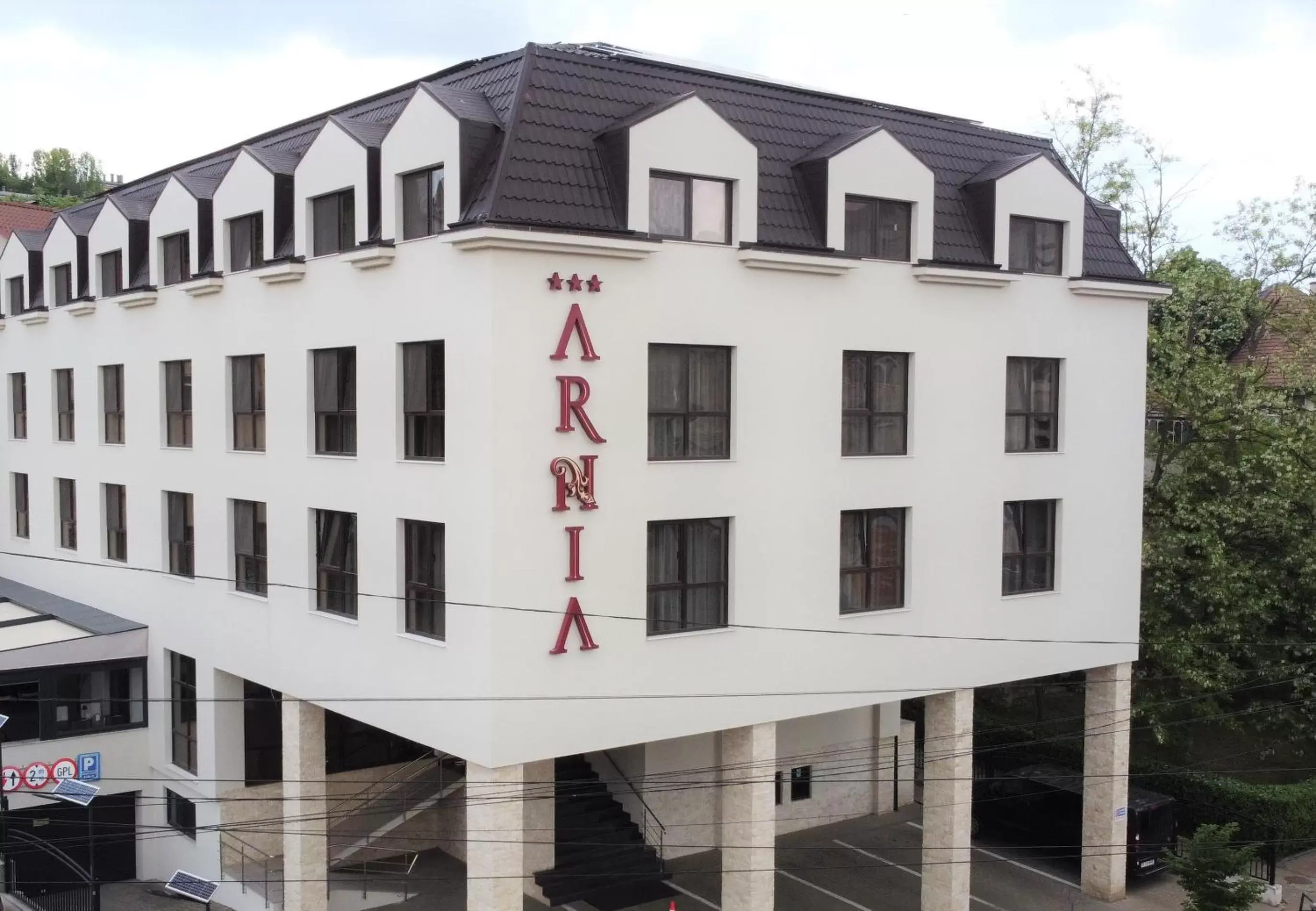 Property Building in Hotel Arnia