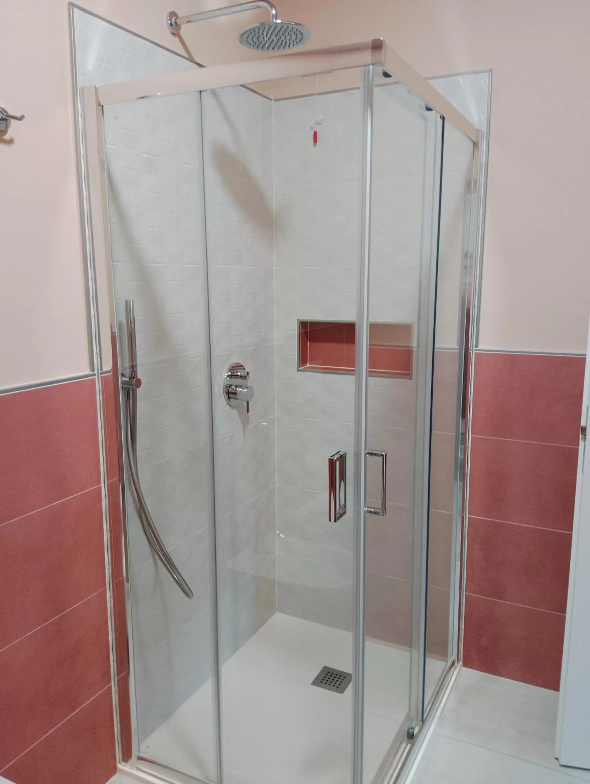 Shower, Bathroom in B&B LA VALLUNA