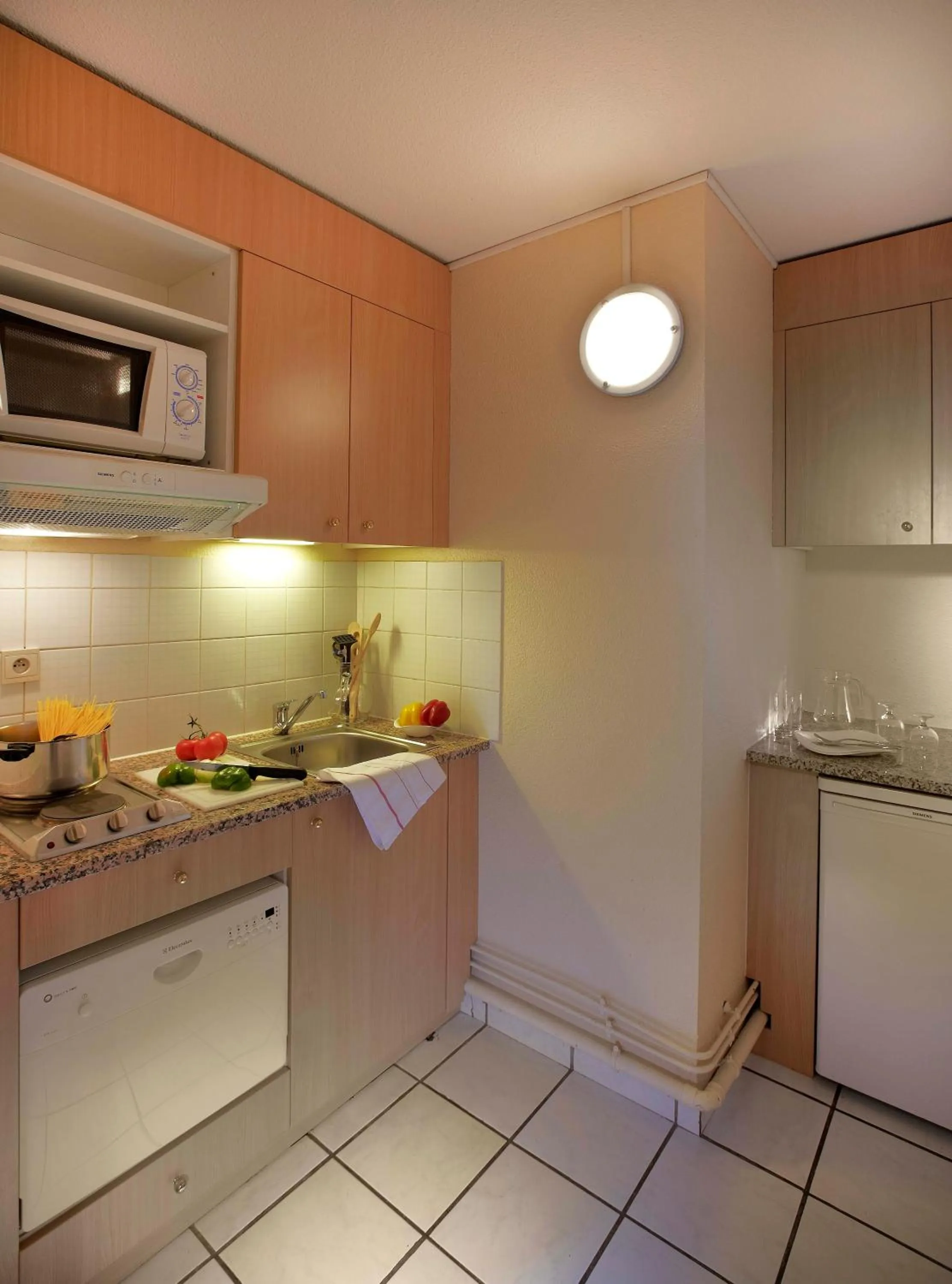Kitchen or kitchenette in Citadines Wilson Toulouse