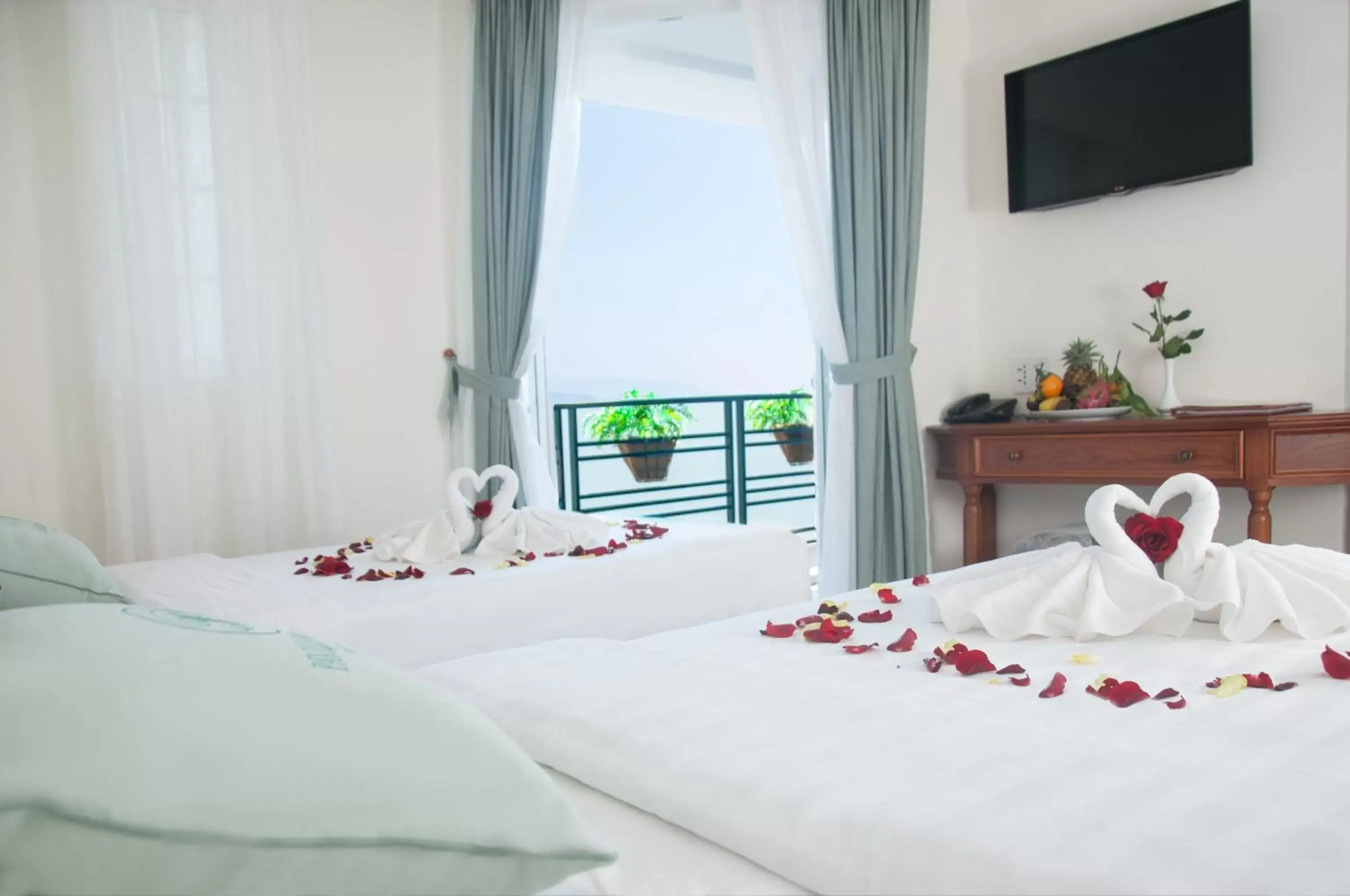 TV and multimedia, Bed in Pavillon Garden Hotel Nha Trang