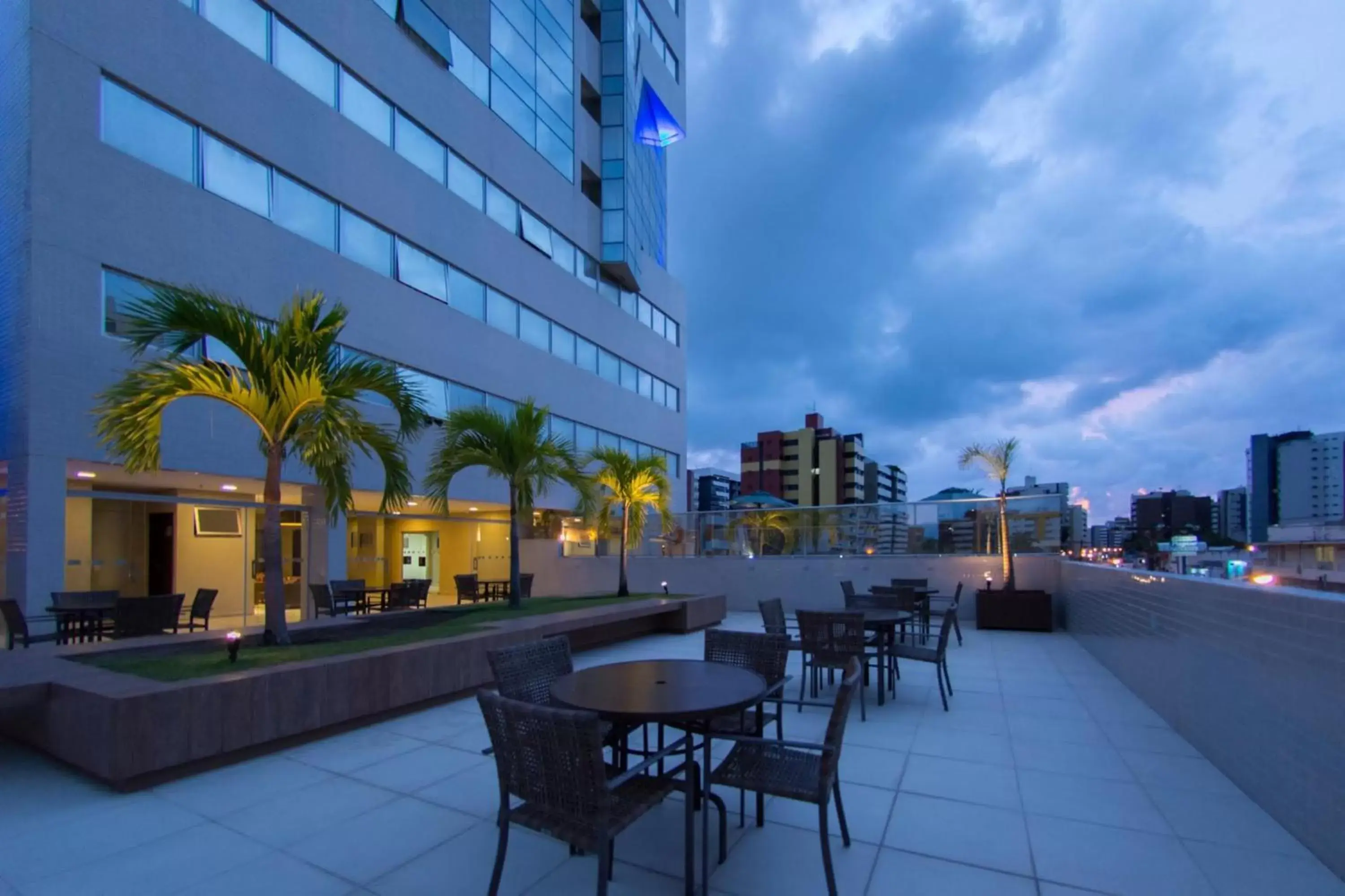 Swimming pool in Holiday Inn Express Maceió, an IHG Hotel